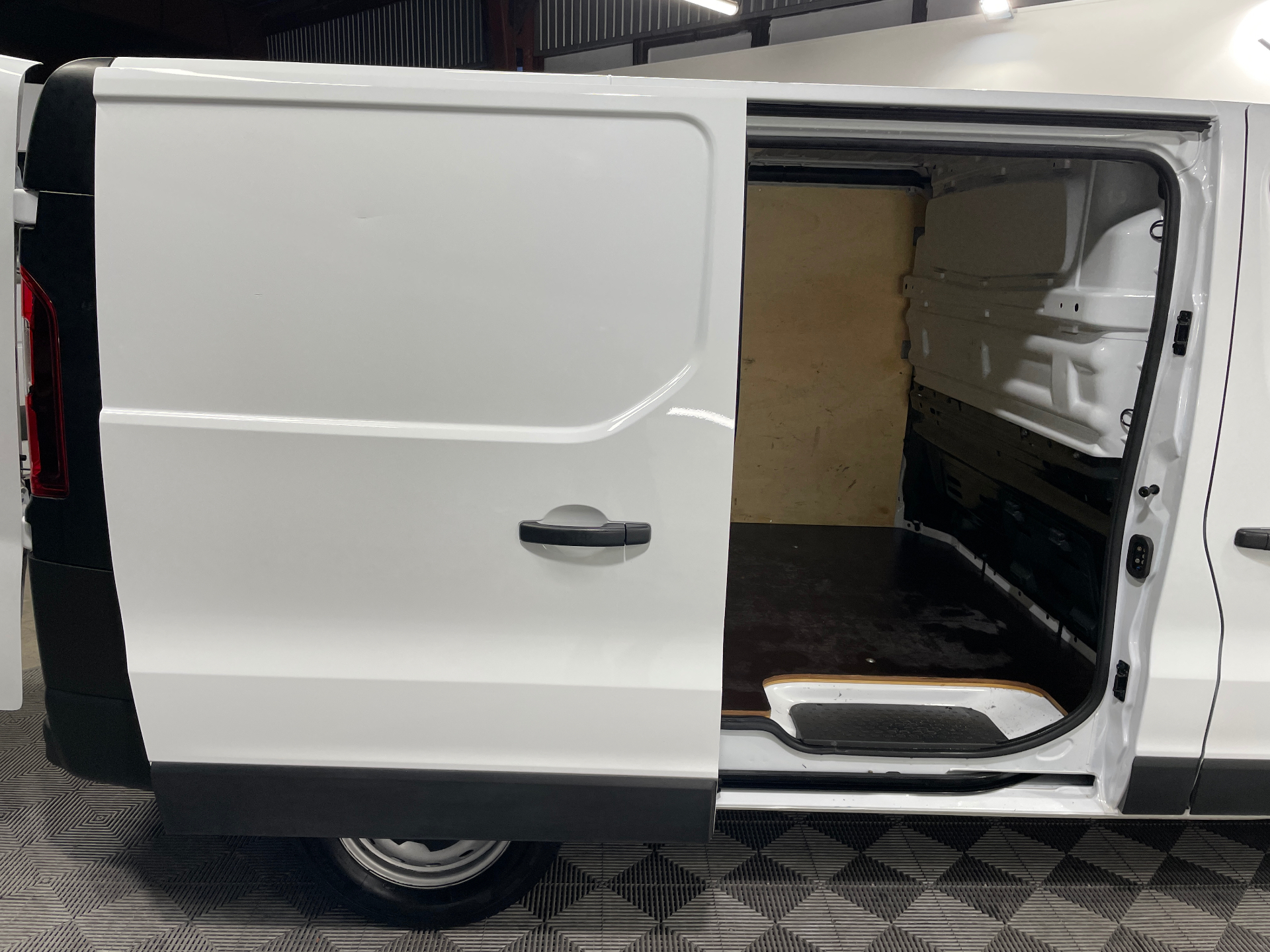 RENAULT TRAFIC FOURGON FG GCF L1H1 3T Blue dCi 150 EDC