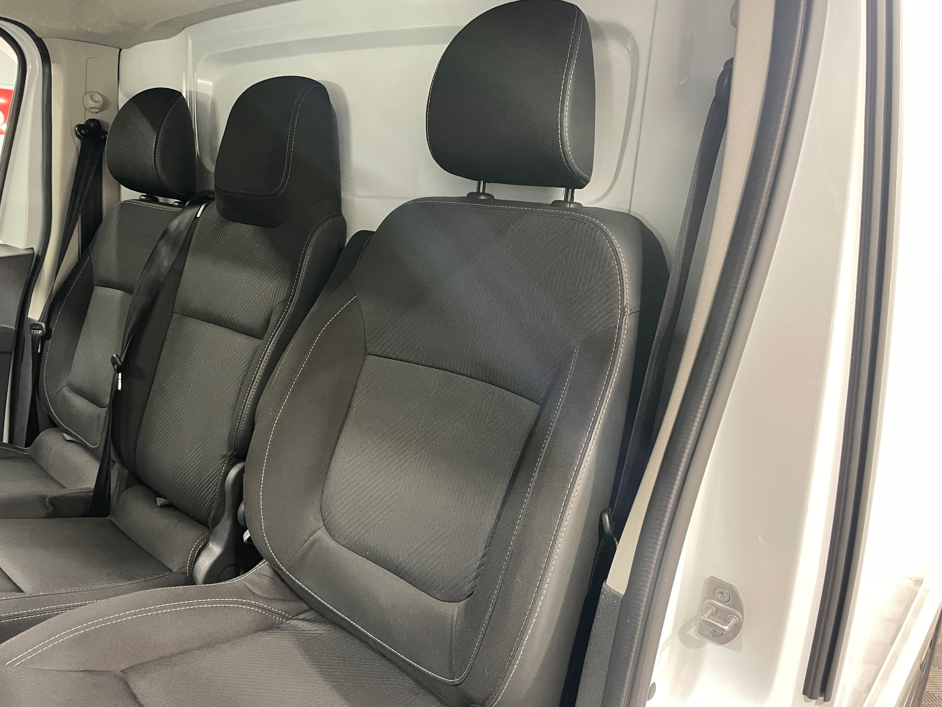 RENAULT TRAFIC FOURGON FG GCF L1H1 3T Blue dCi 150 EDC