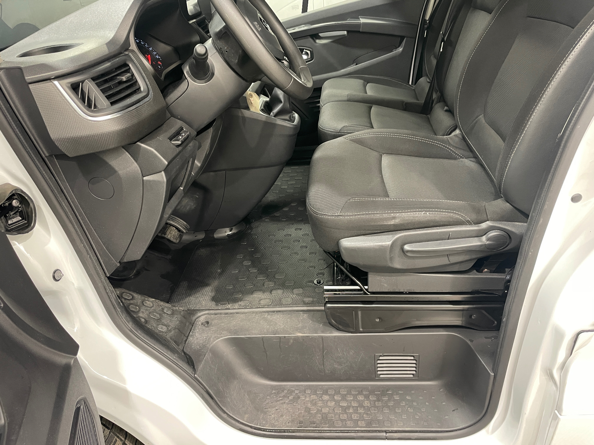 RENAULT TRAFIC FOURGON FG GCF L1H1 3T Blue dCi 150 EDC