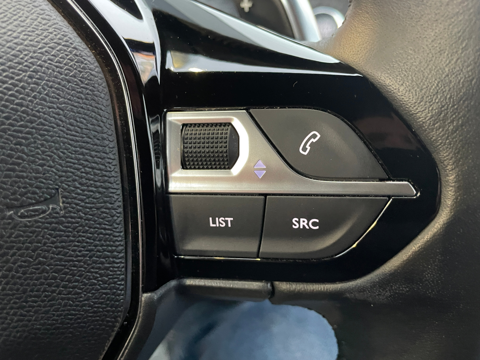 PEUGEOT 2008 Hybrid 136 e-DCS6 Allure