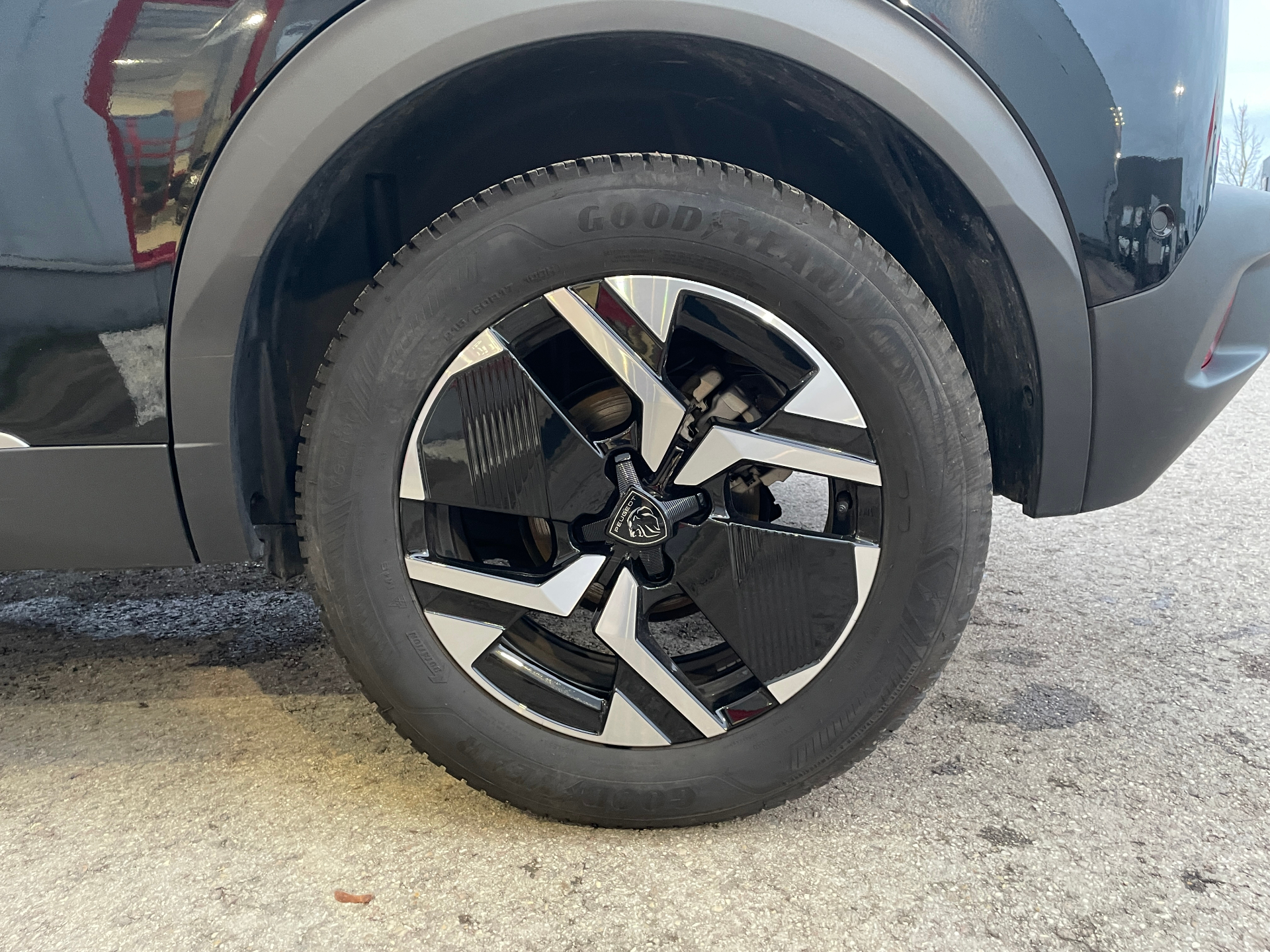 PEUGEOT 2008 Hybrid 136 e-DCS6 Allure