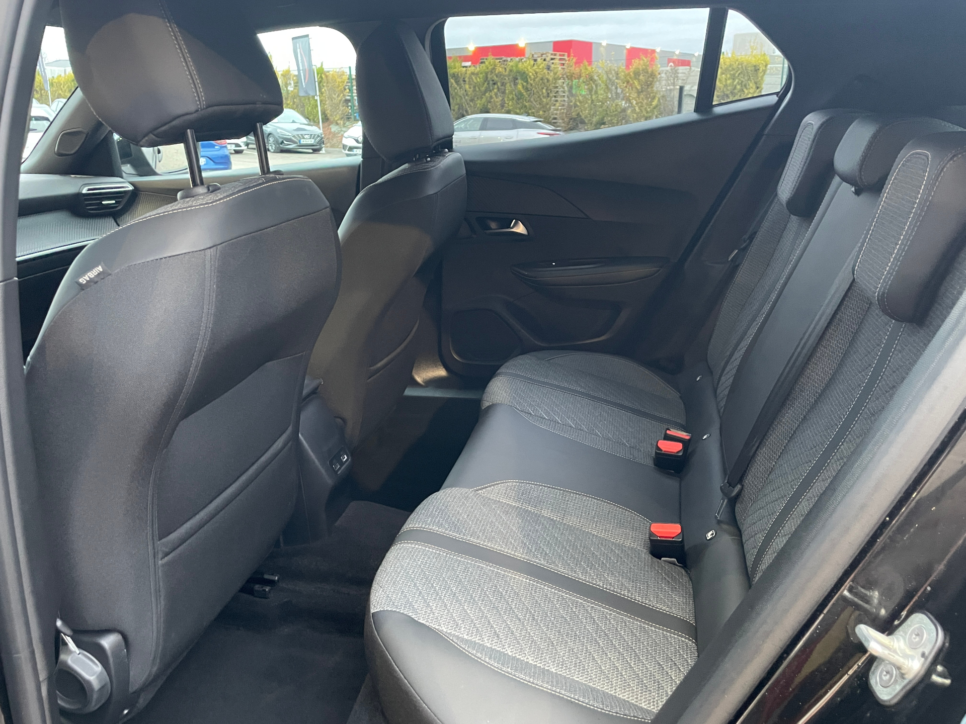 PEUGEOT 2008 Hybrid 136 e-DCS6 Allure