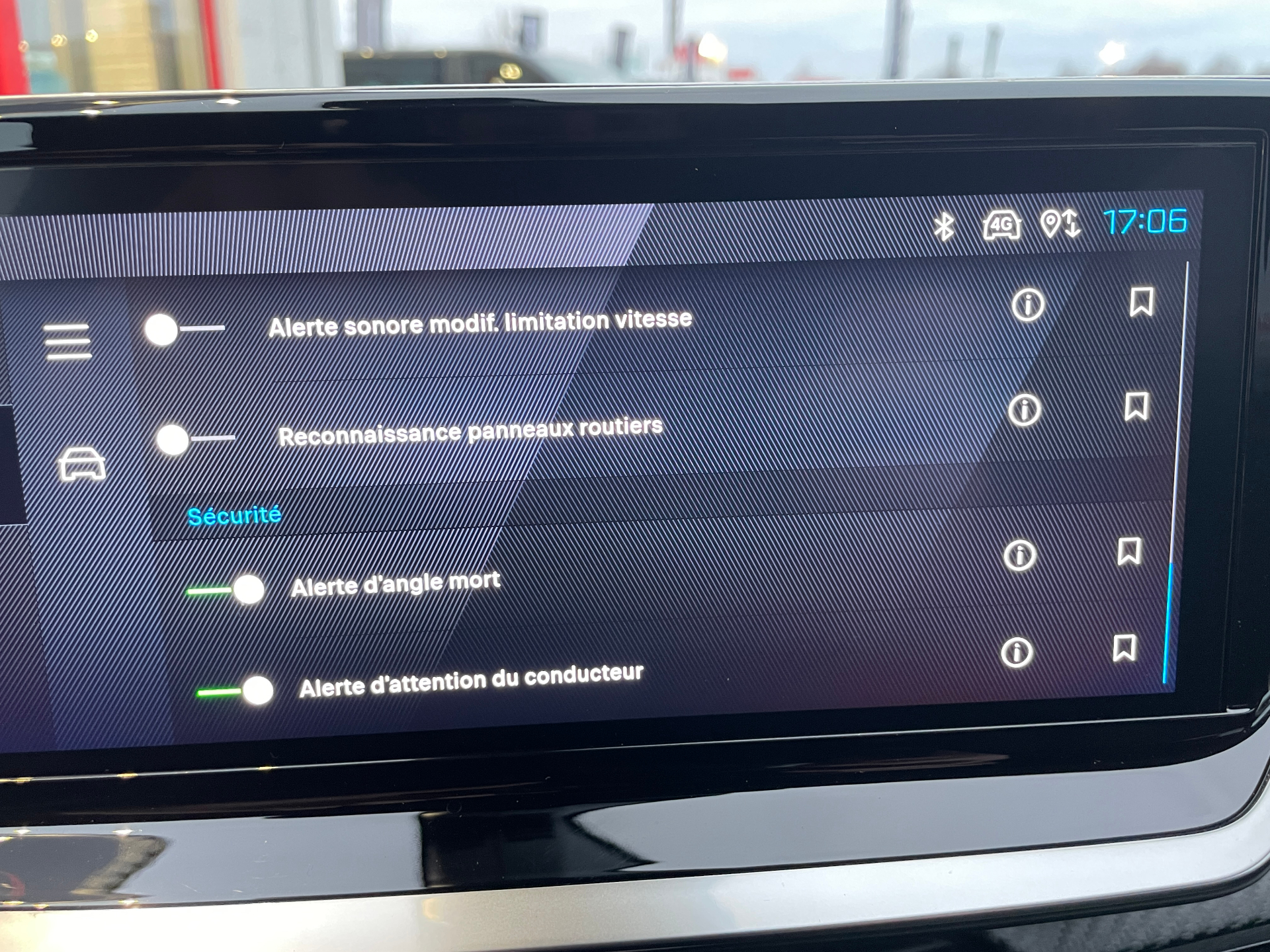 PEUGEOT 2008 Hybrid 136 e-DCS6 Allure