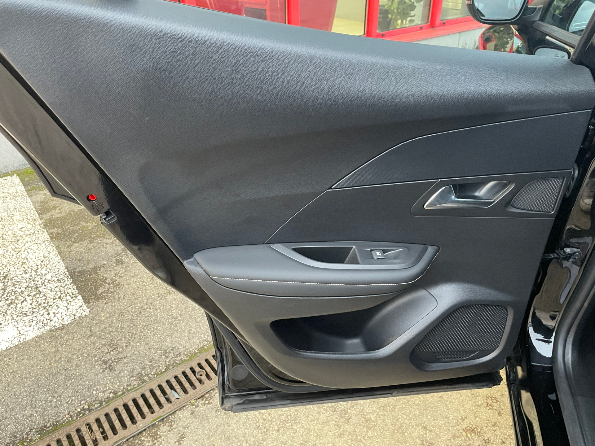 PEUGEOT 2008 Hybrid 136 e-DCS6 Allure