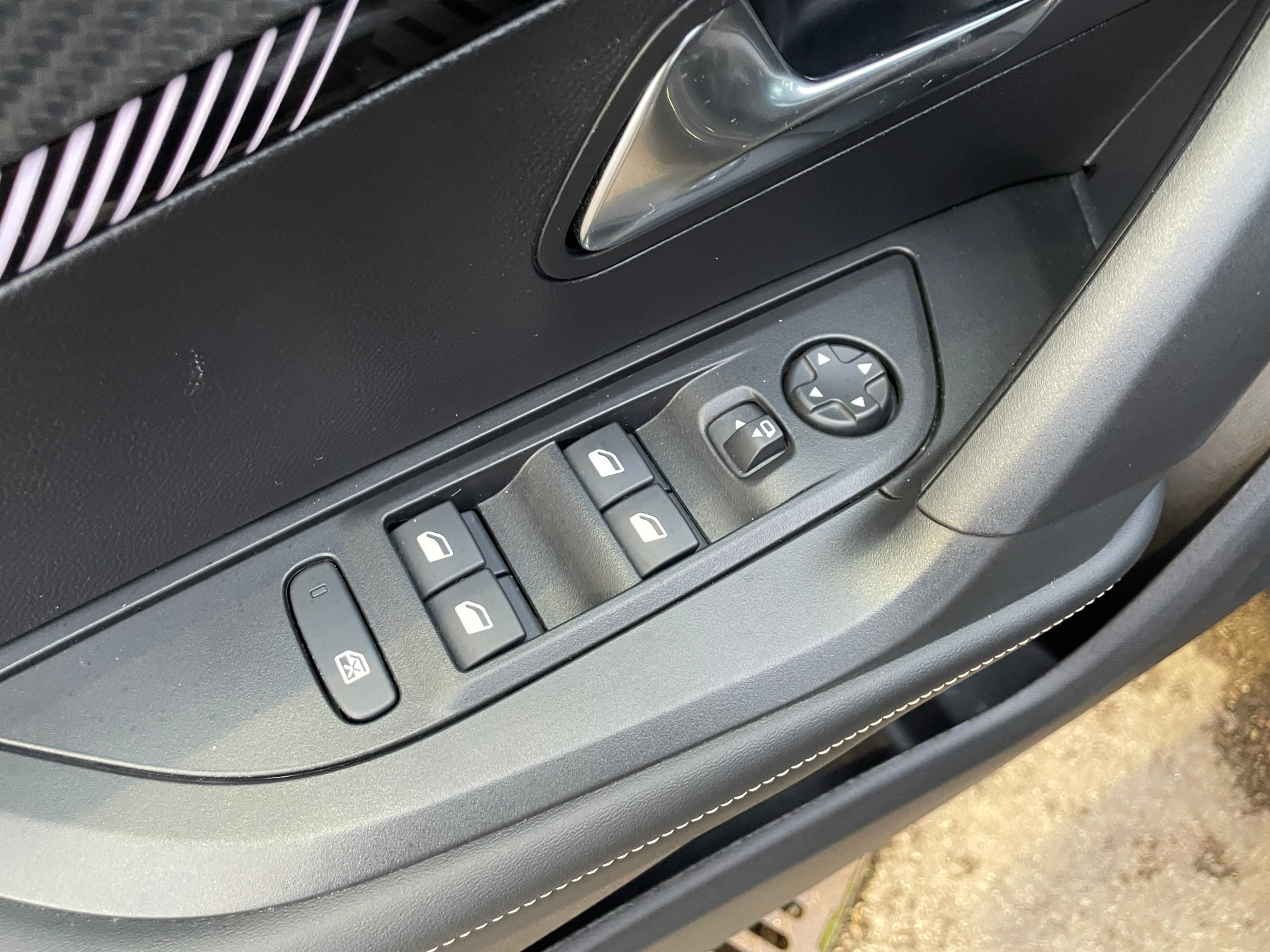 PEUGEOT 2008 Hybrid 136 e-DCS6 Allure