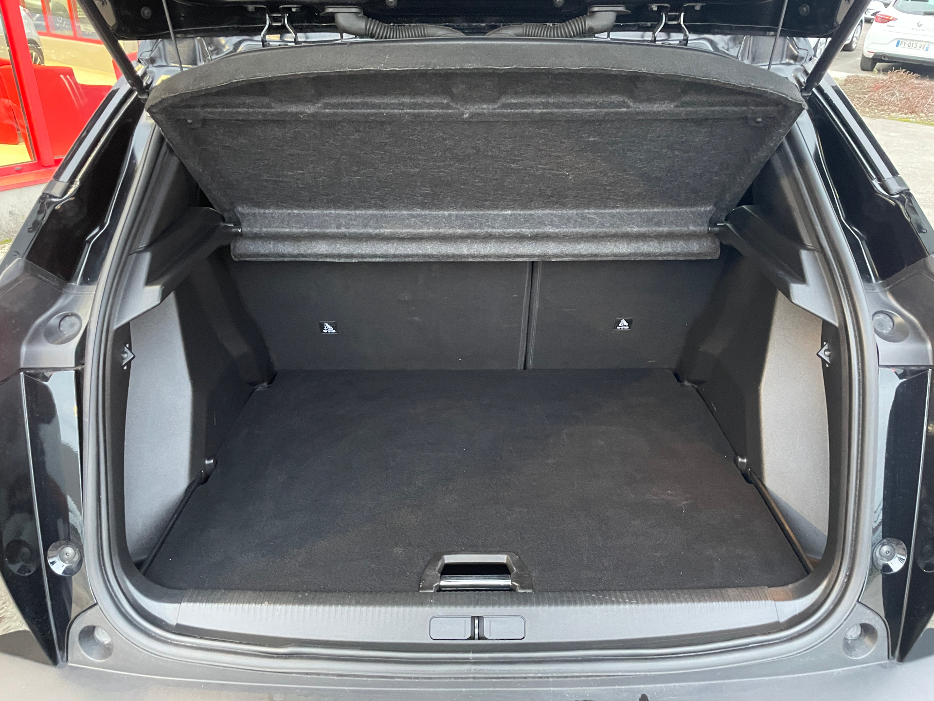 PEUGEOT 2008 Hybrid 136 e-DCS6 Allure