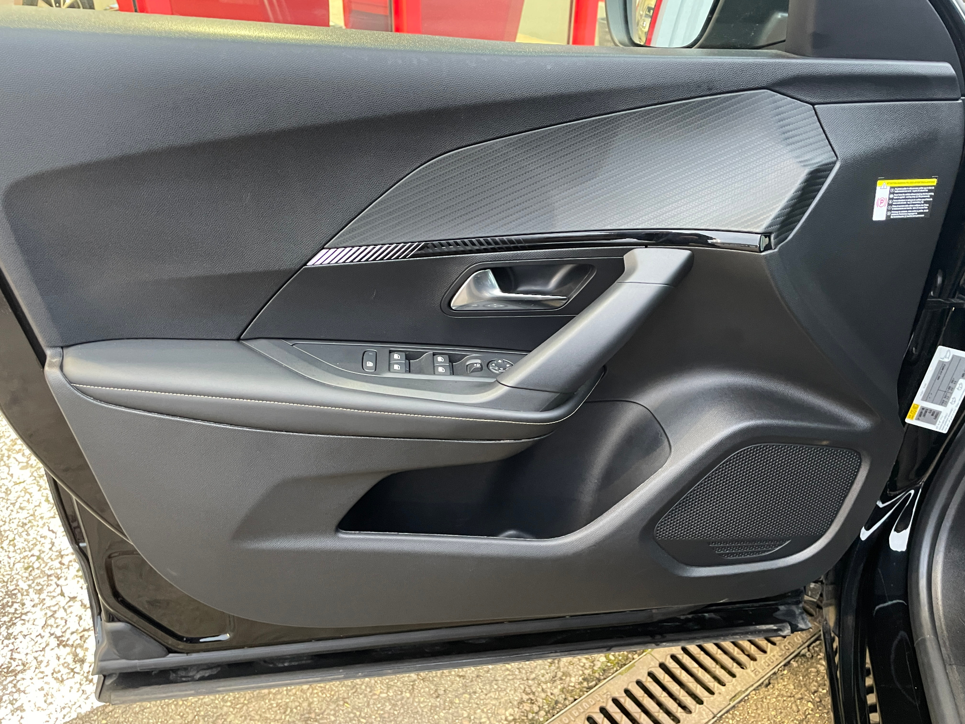 PEUGEOT 2008 Hybrid 136 e-DCS6 Allure