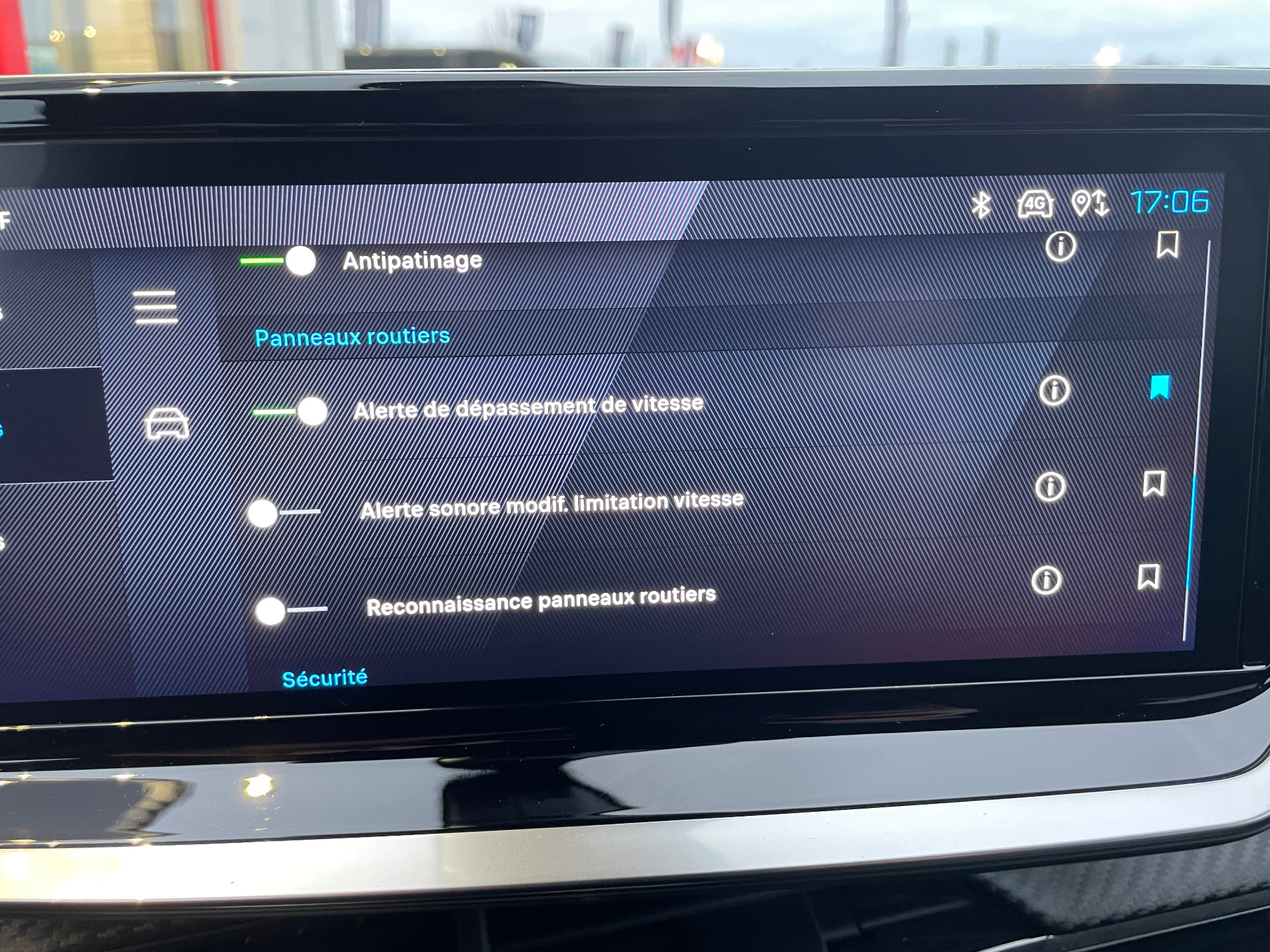 PEUGEOT 2008 Hybrid 136 e-DCS6 Allure