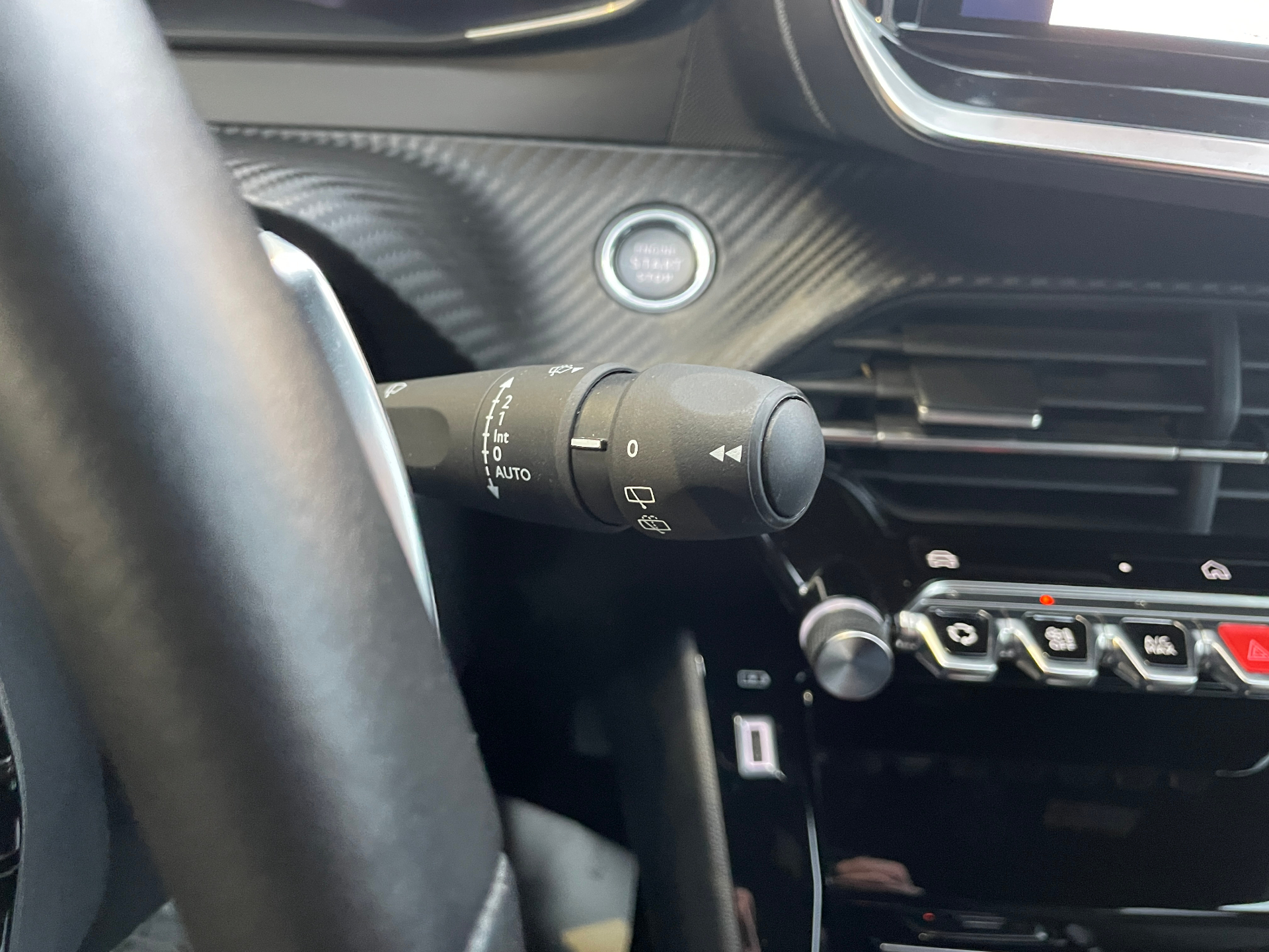 PEUGEOT 2008 Hybrid 136 e-DCS6 Allure