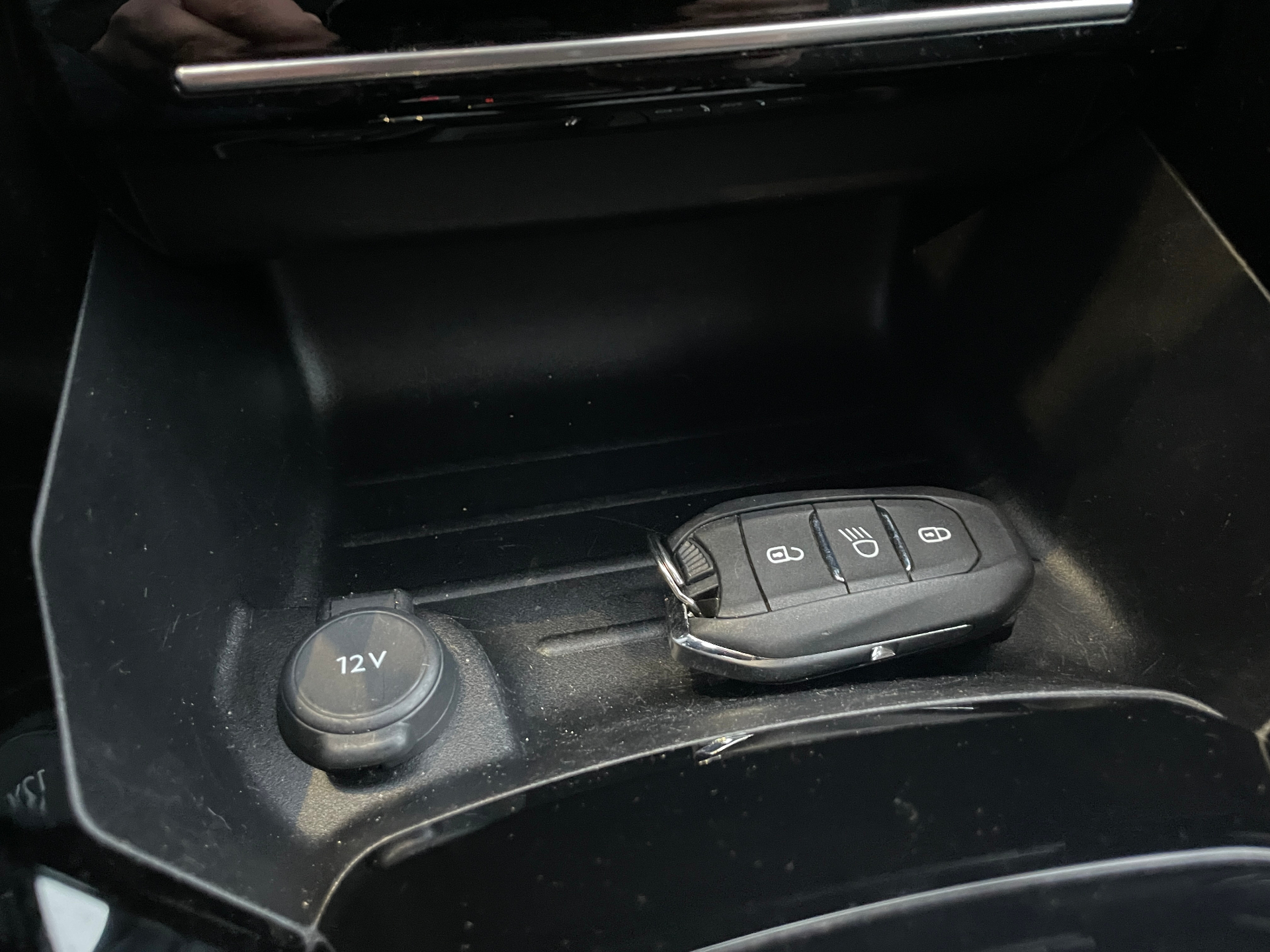 PEUGEOT 2008 Hybrid 136 e-DCS6 Allure