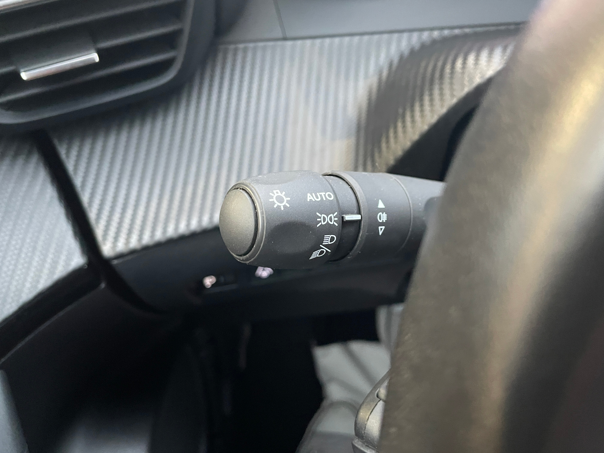 PEUGEOT 2008 Hybrid 136 e-DCS6 Allure