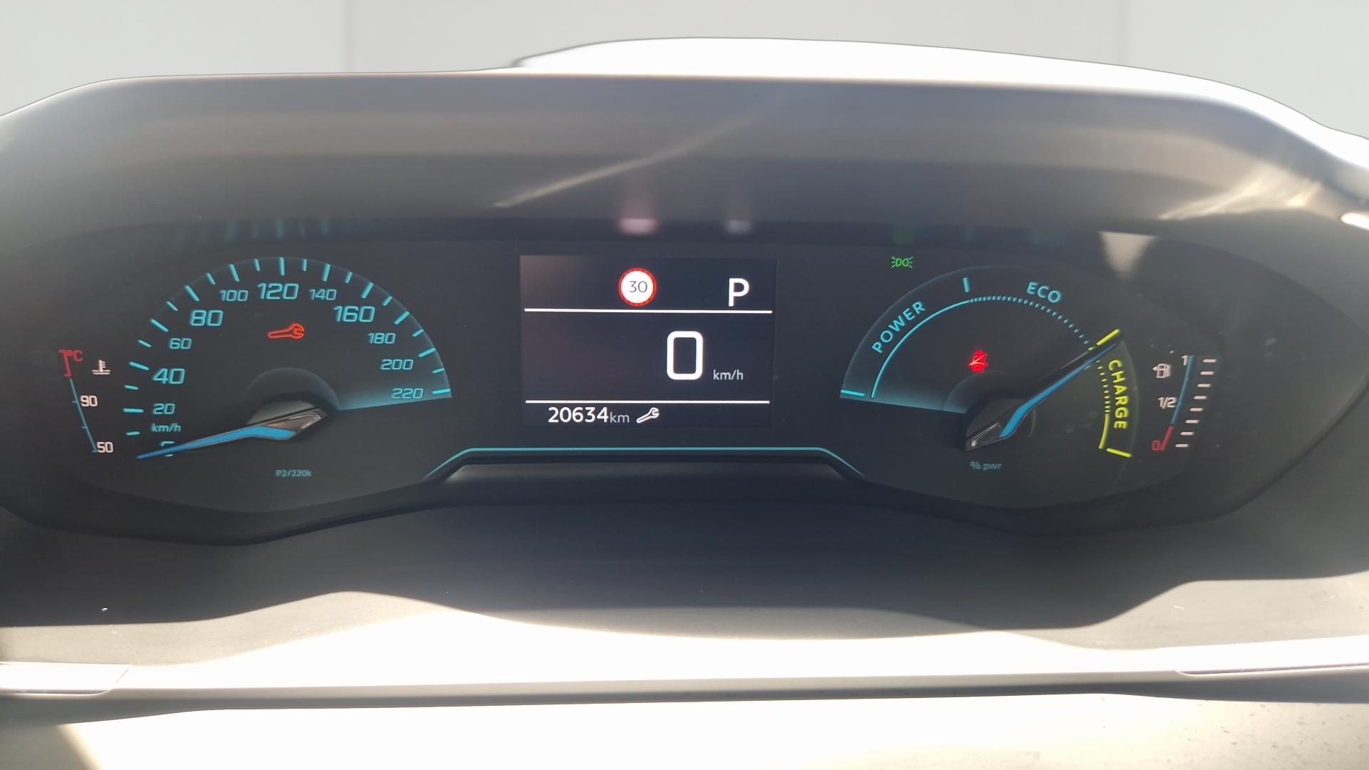 PEUGEOT 2008 Hybrid 145 e-DCS6 Style