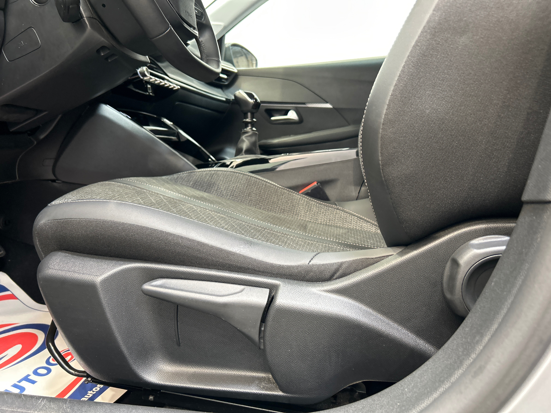 PEUGEOT 208 ALLURE PURETECH 100 S&S BVM6