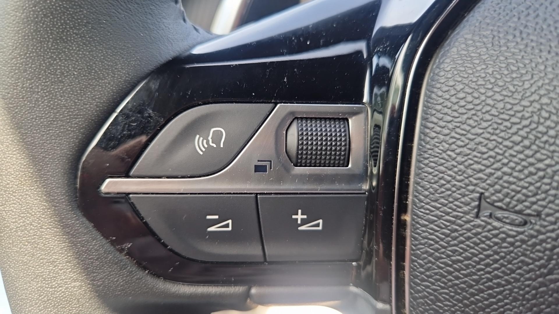 PEUGEOT 2008 Hybrid 145 e-DCS6 Style