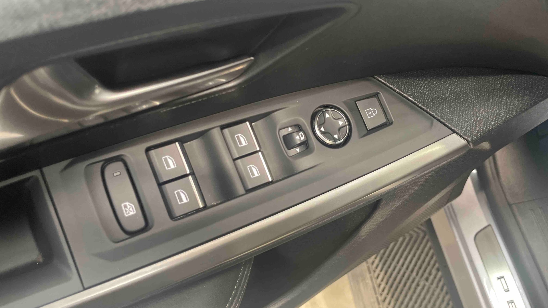 PEUGEOT 3008 Hybrid 145 e-DCS6 GT