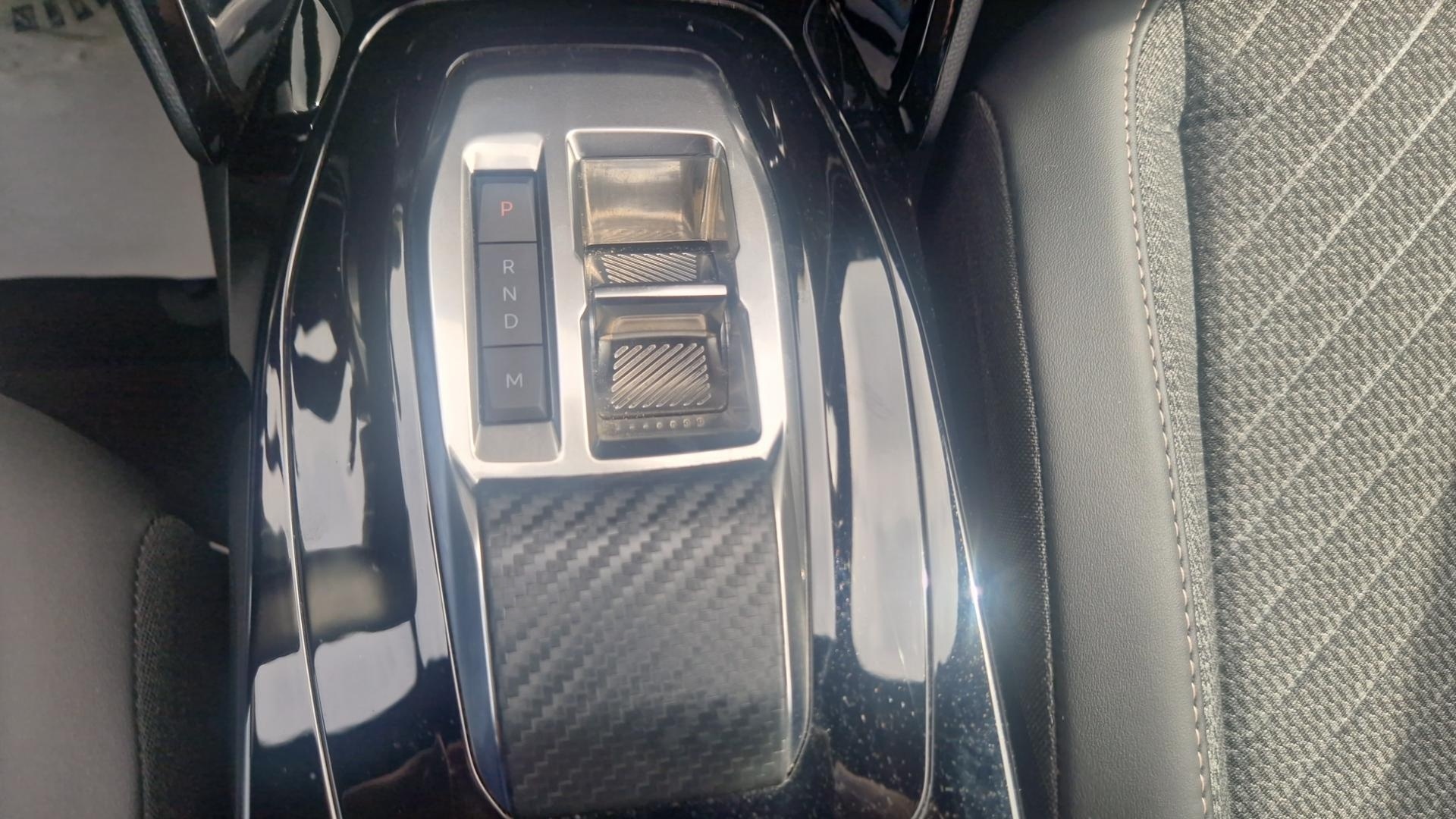 PEUGEOT 2008 Hybrid 145 e-DCS6 Allure