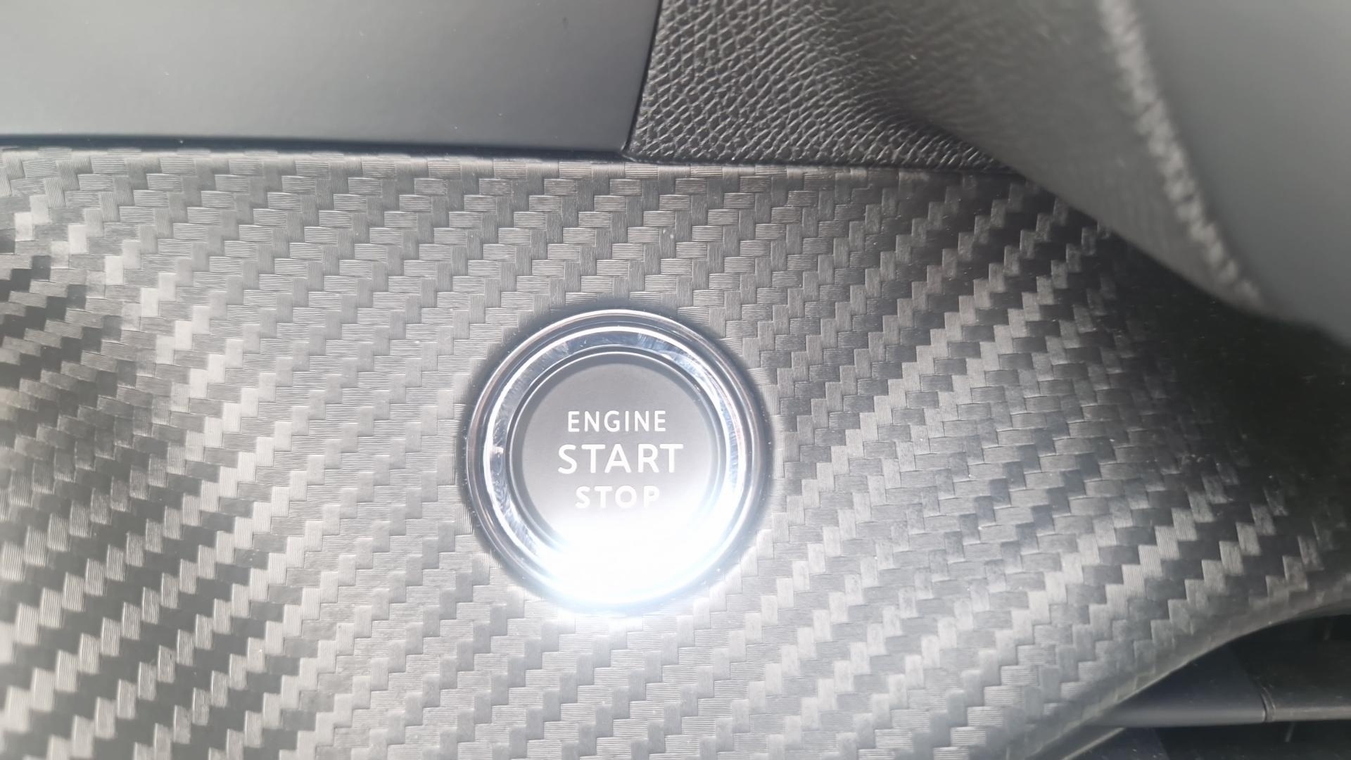 PEUGEOT 2008 Hybrid 145 e-DCS6 Allure