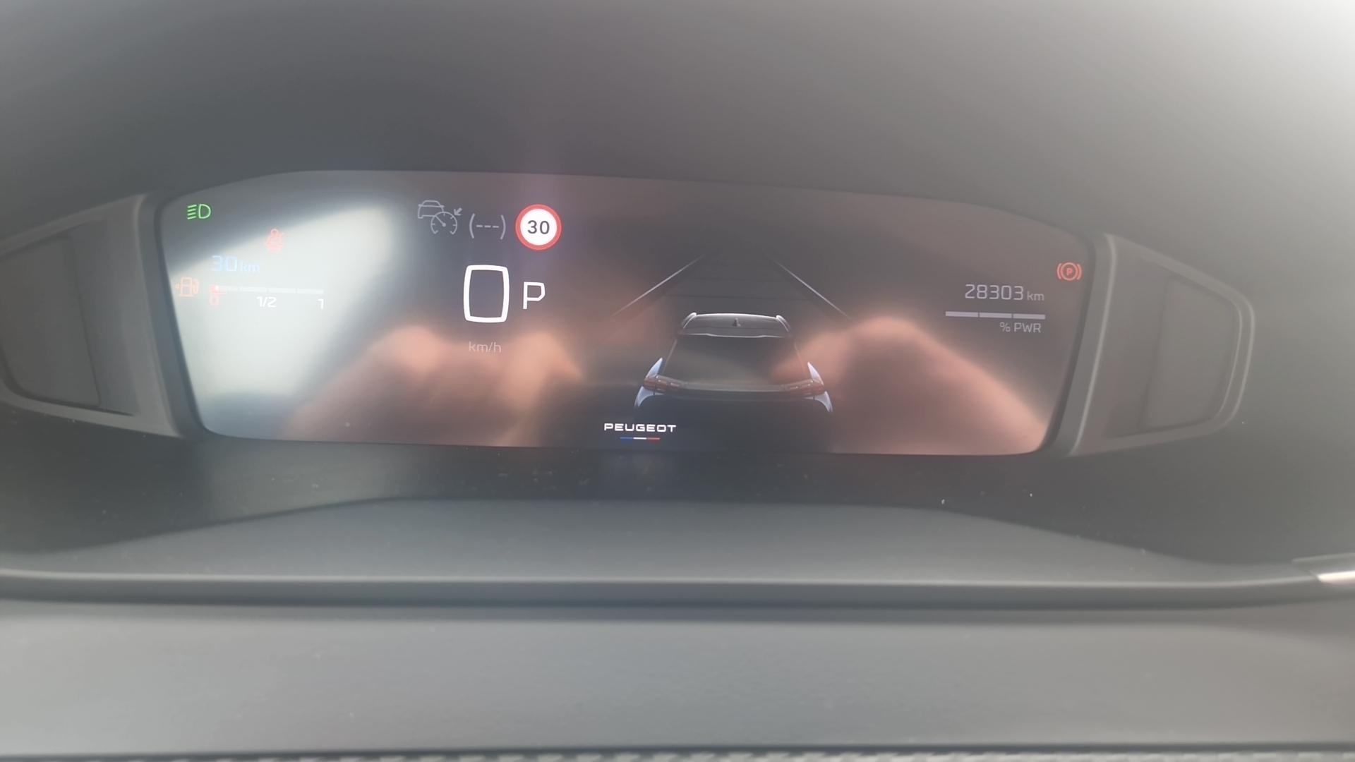 PEUGEOT 2008 Hybrid 145 e-DCS6 Allure