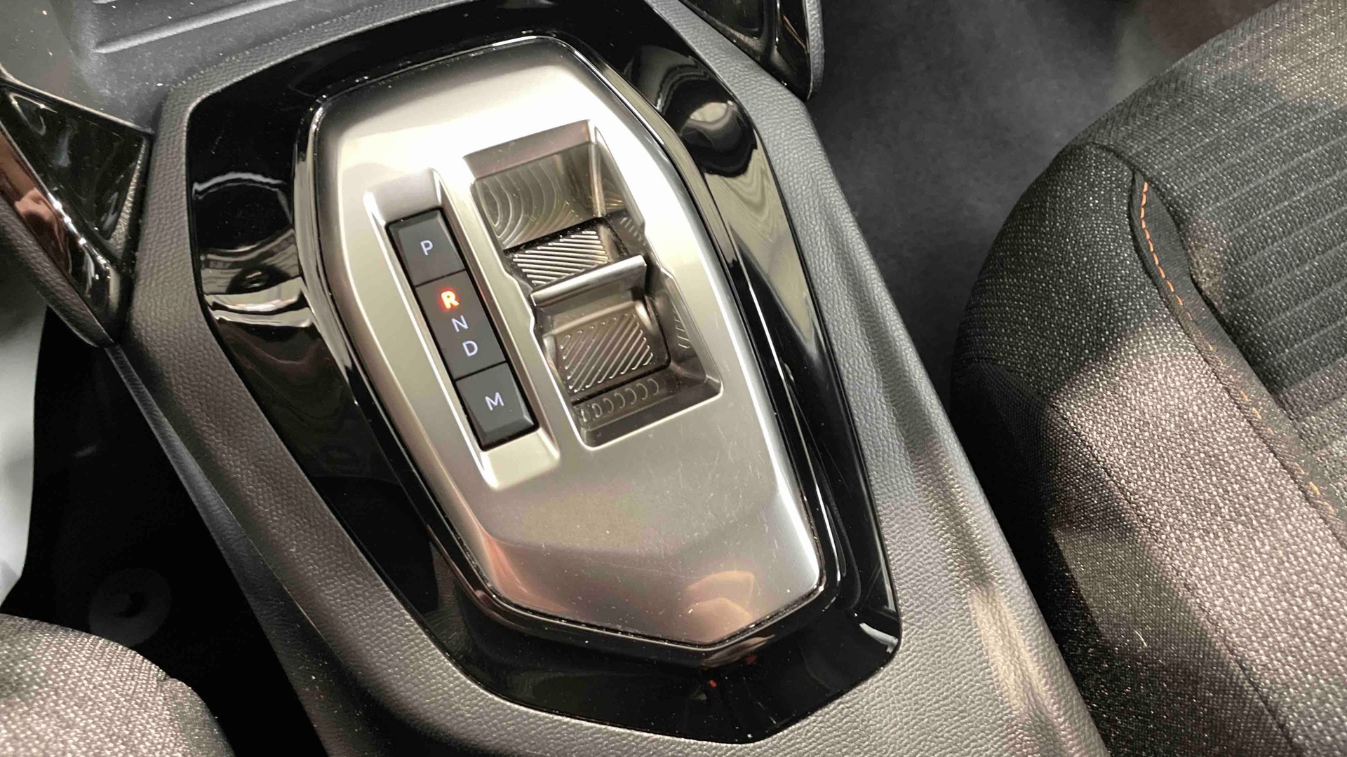 PEUGEOT 2008 Hybrid 145 e-DCS6 Style