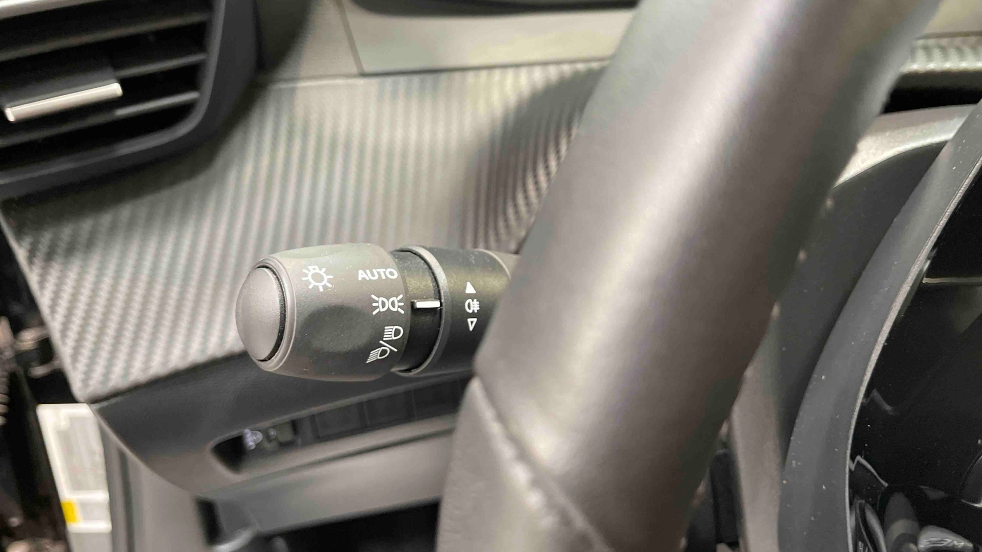 PEUGEOT 2008 Hybrid 145 e-DCS6 Style