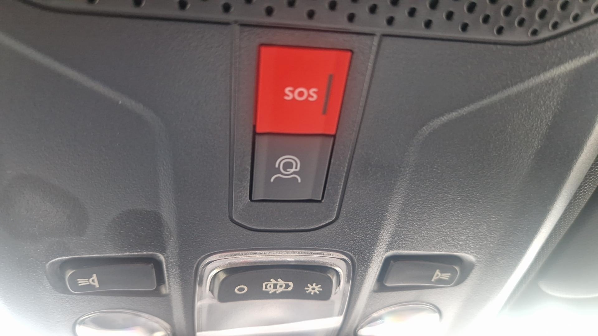PEUGEOT 2008 Hybrid 145 e-DCS6 Allure