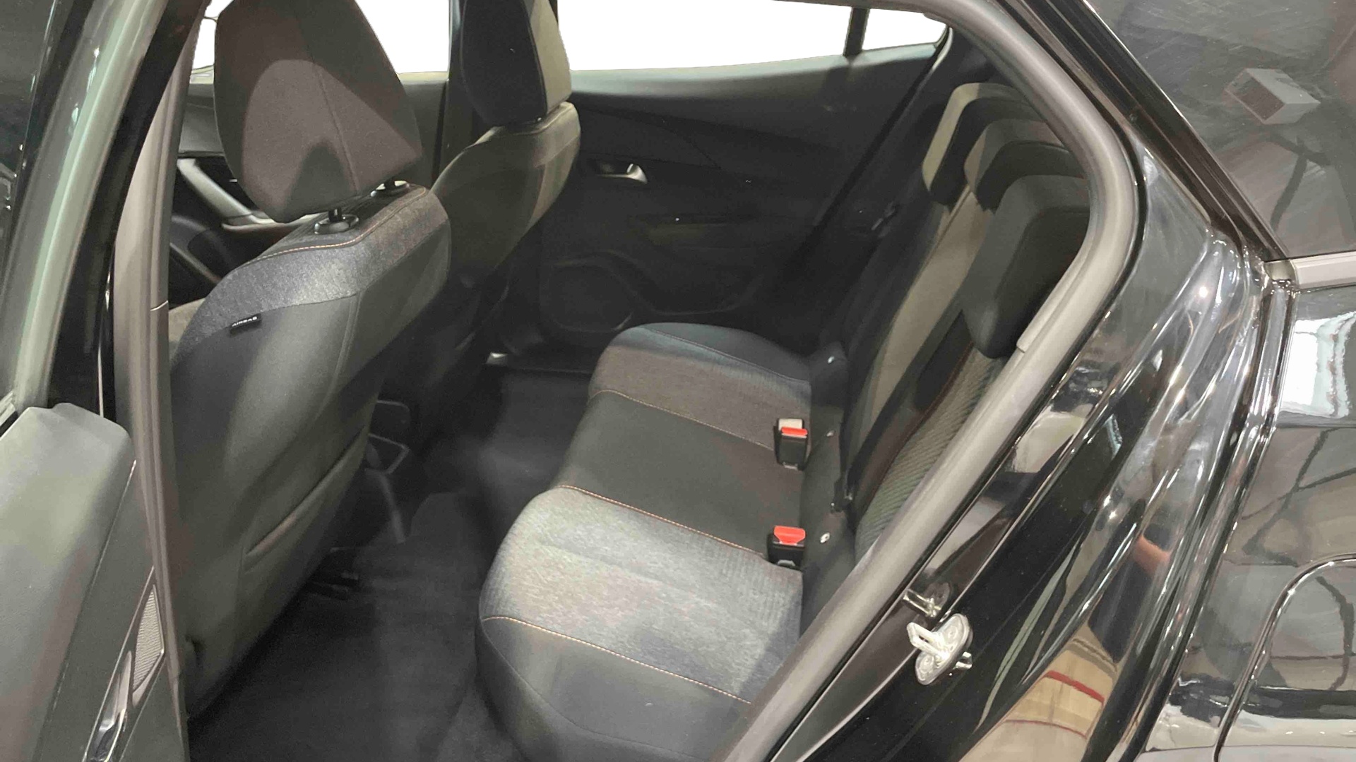 PEUGEOT 2008 Hybrid 145 e-DCS6 Style