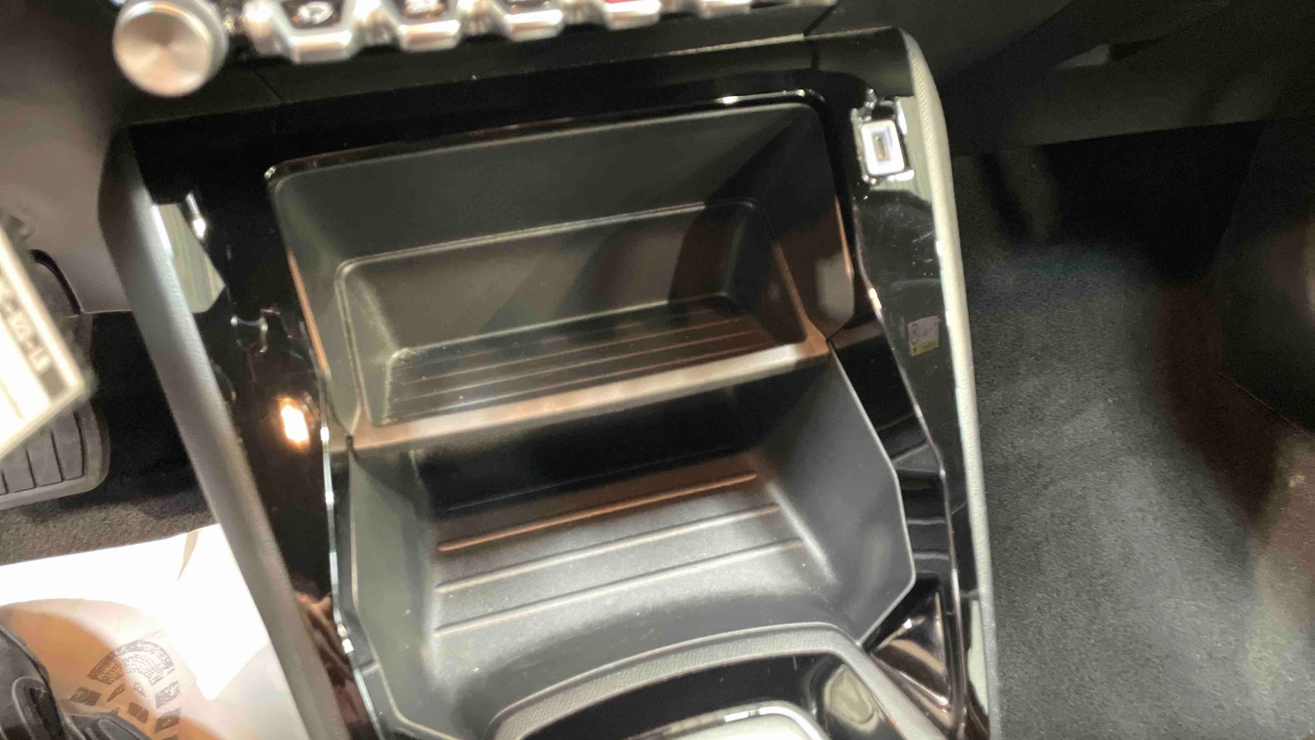 PEUGEOT 2008 Hybrid 145 e-DCS6 Style