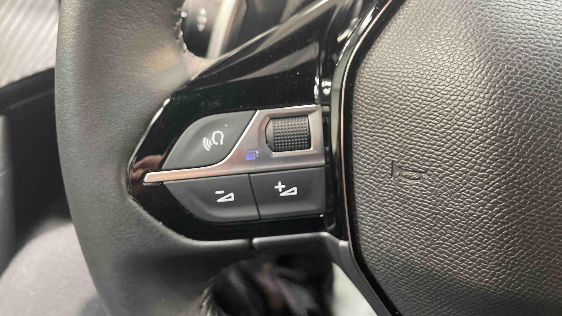 PEUGEOT 2008 Hybrid 145 e-DCS6 Style