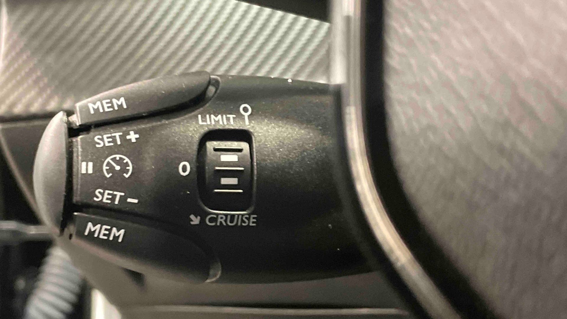PEUGEOT 2008 Style Hybrid 145 ch e-DCS6