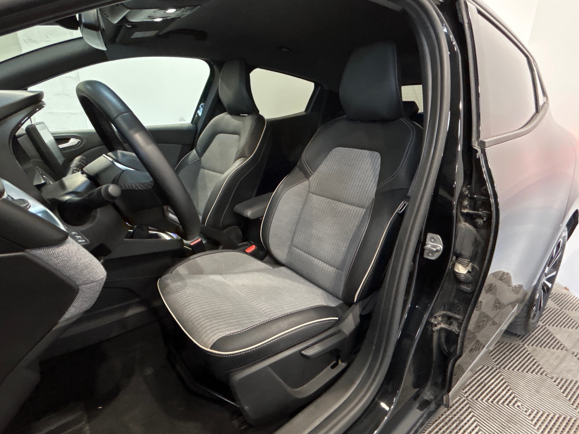 RENAULT CLIO V techno 90 tce