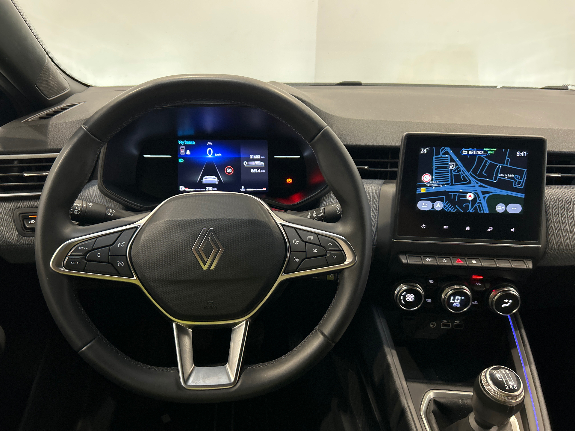 RENAULT CLIO V techno 90 tce