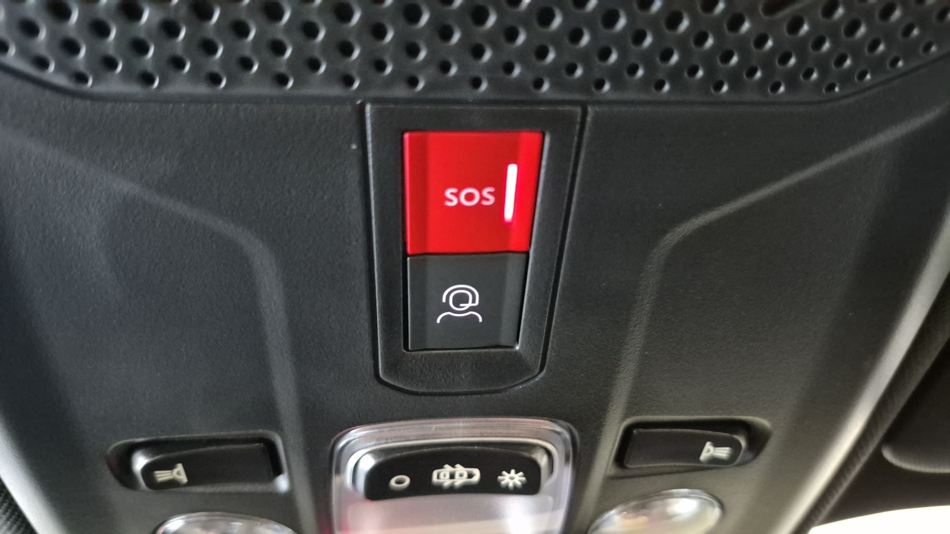 PEUGEOT 2008 Style Hybrid 145 ch e-DCS6