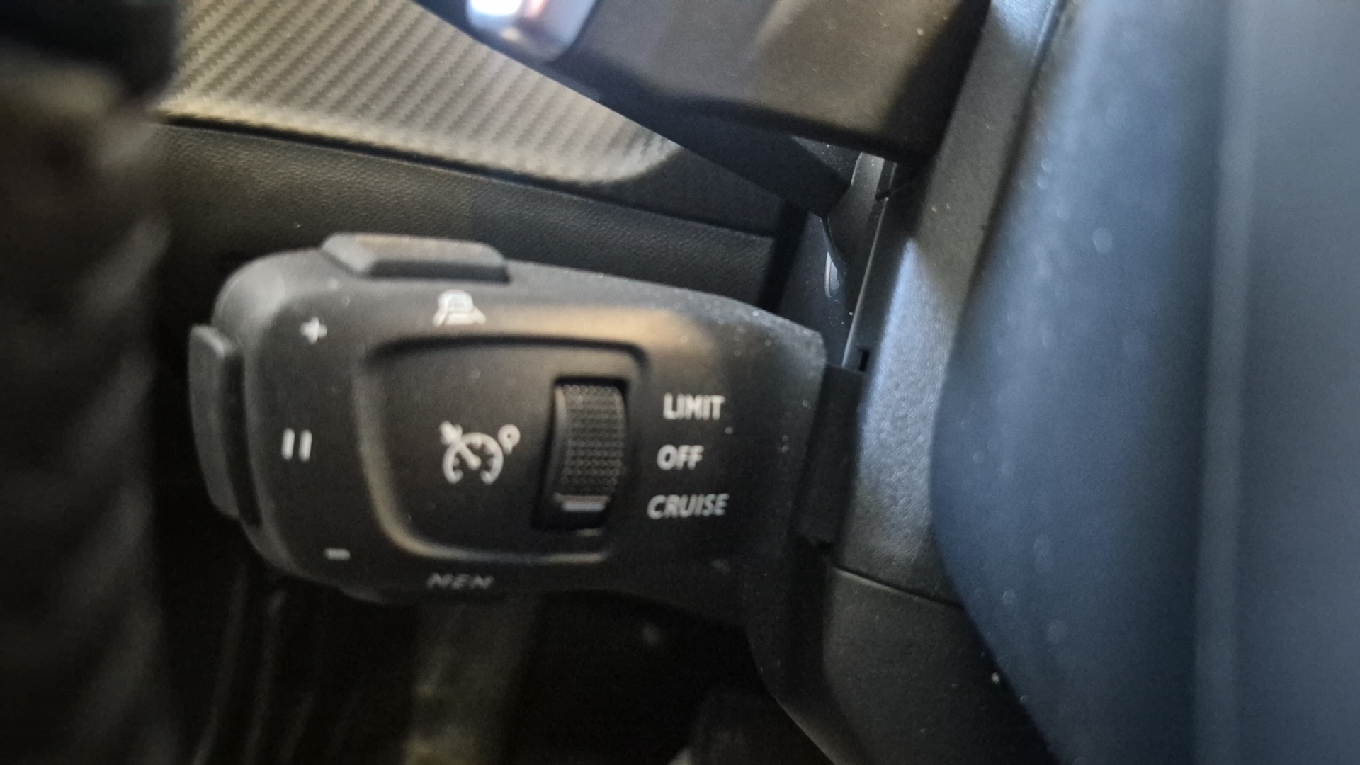 PEUGEOT 2008 Allure 130 ch S&S EAT8