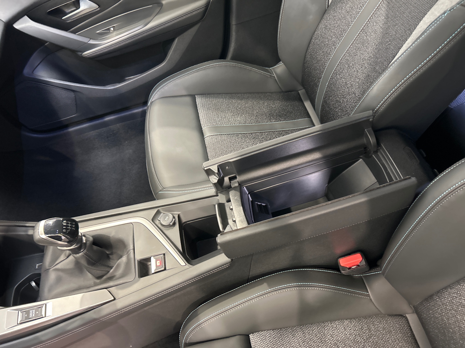 PEUGEOT 308 Berline Allure 130 ch S&S BVM6