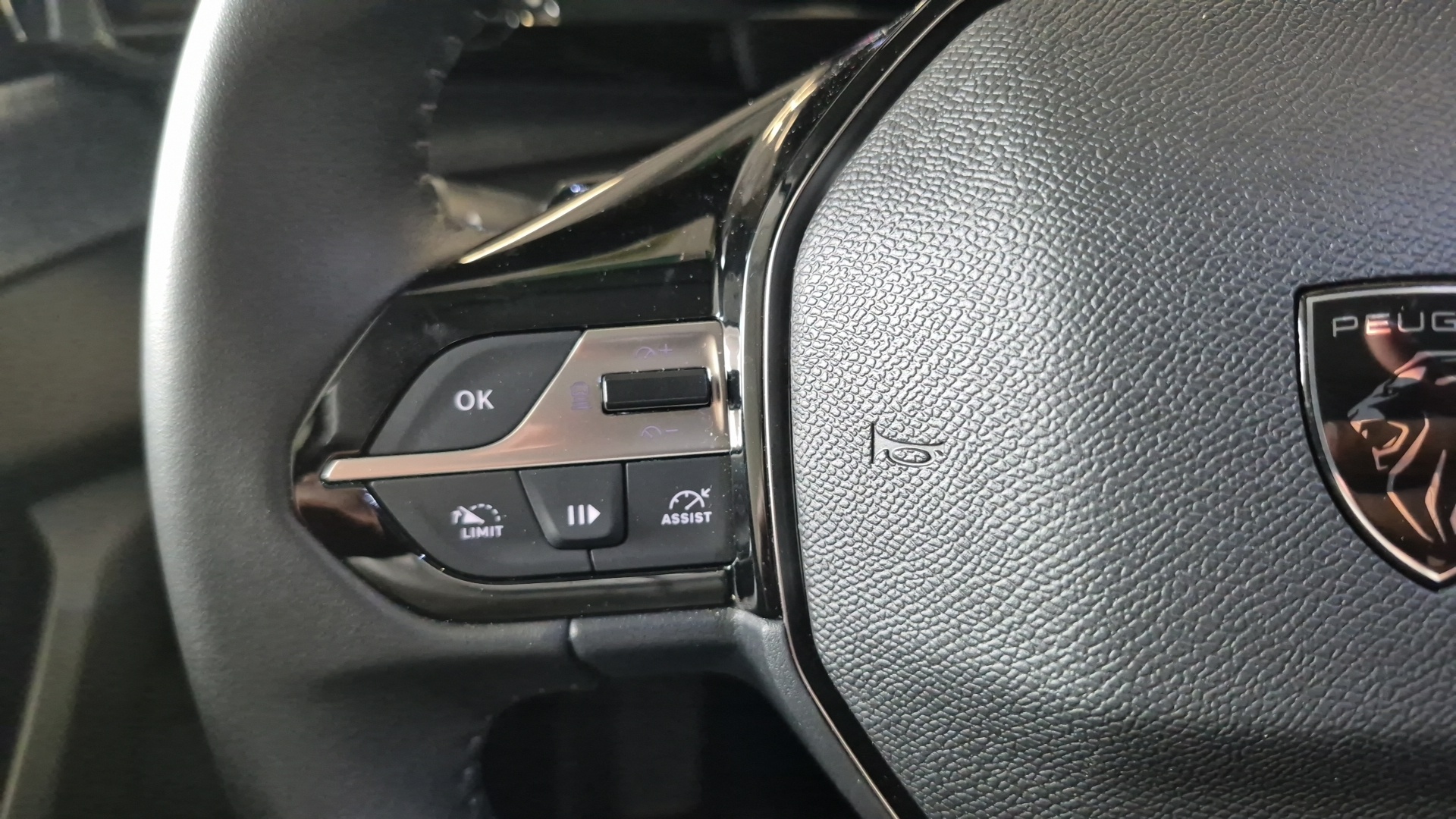 PEUGEOT 408 Allure Hybrid 145 ch e-DCS6