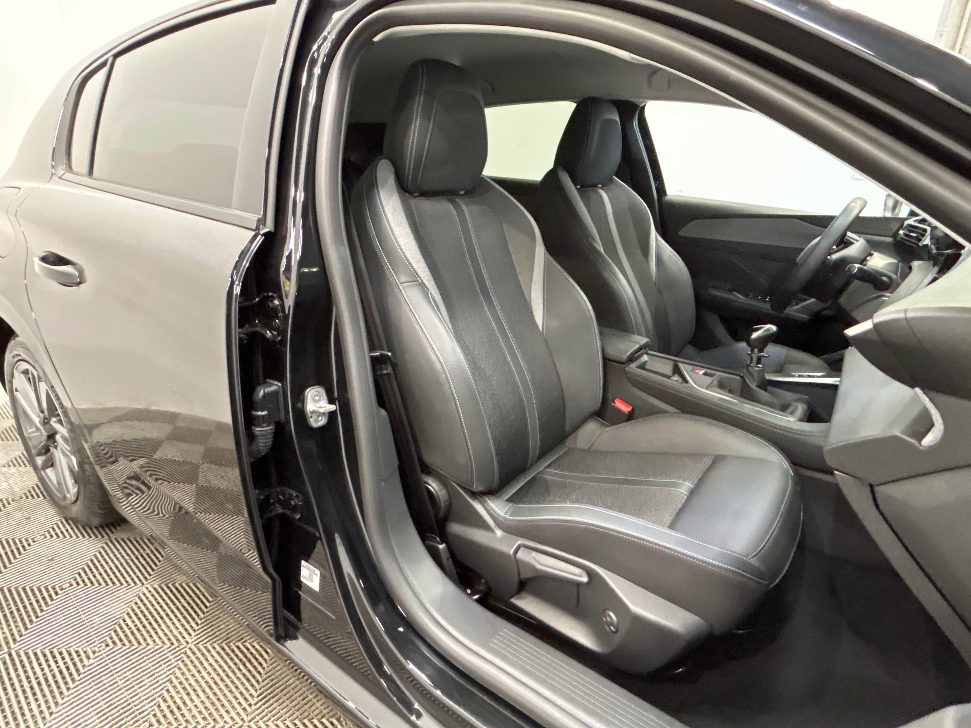 PEUGEOT 308 Berline Allure 130 ch S&S BVM6