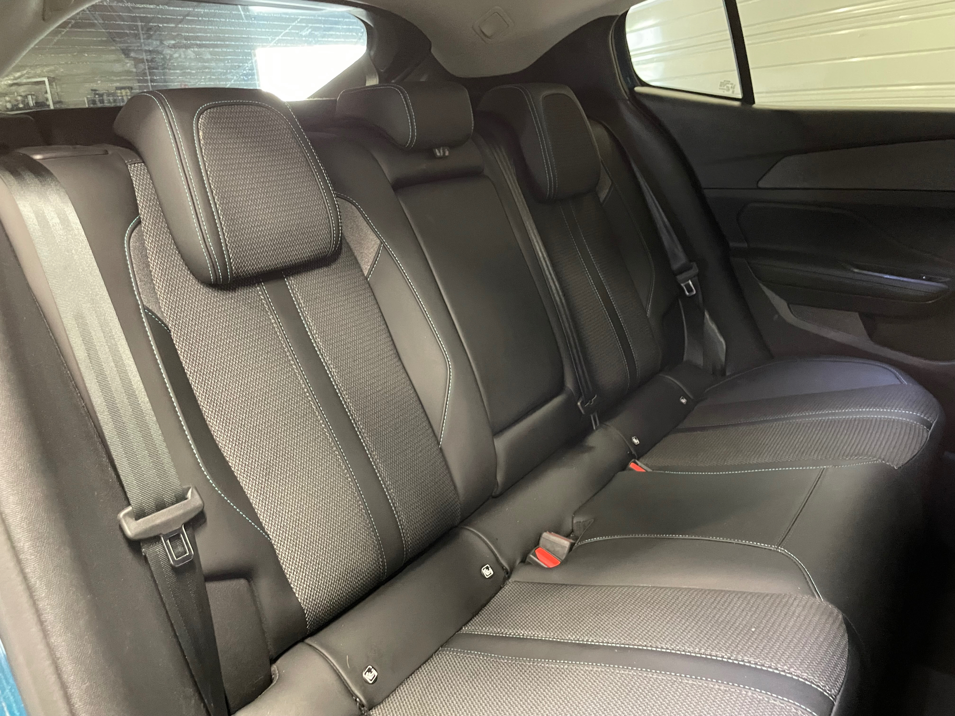 PEUGEOT 408 Hybrid 145 e-DCS6 Allure