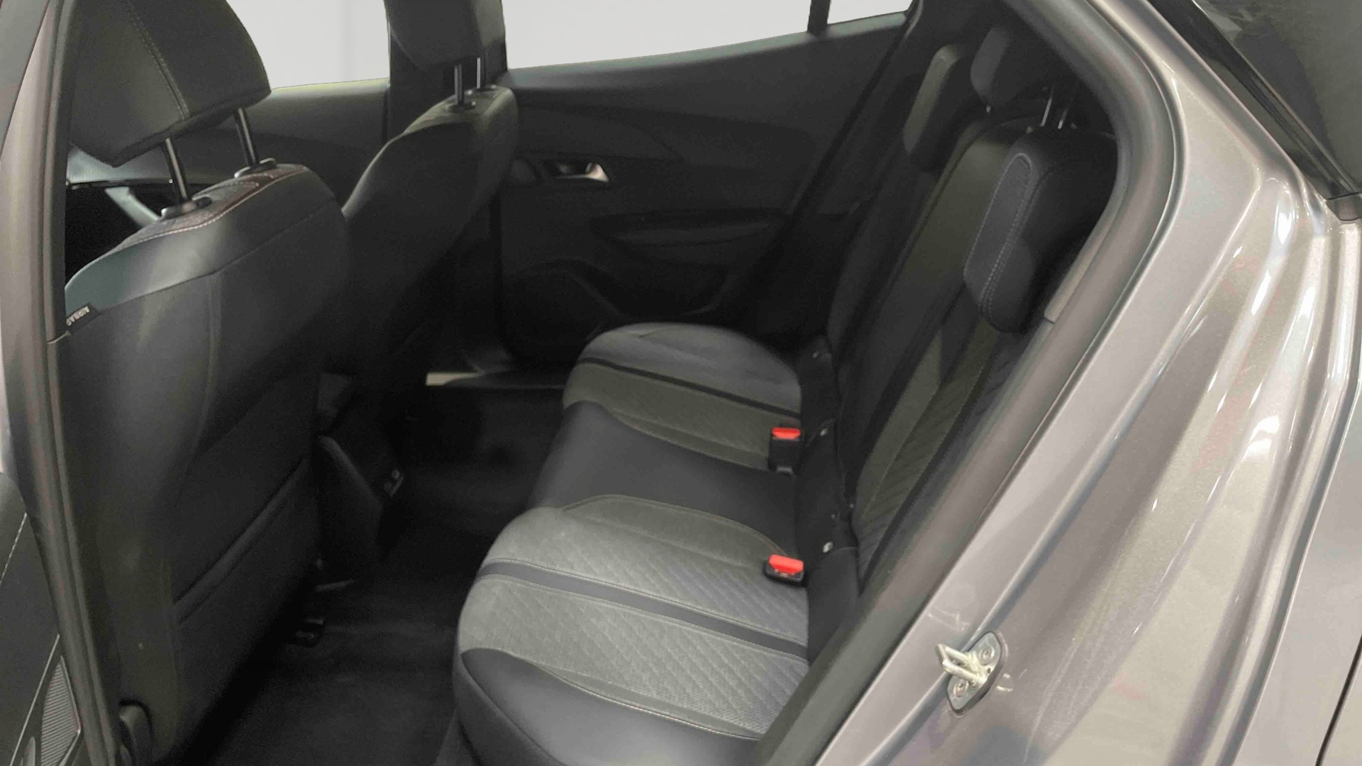 PEUGEOT 2008 Hybrid 145 e-DCS6 Allure