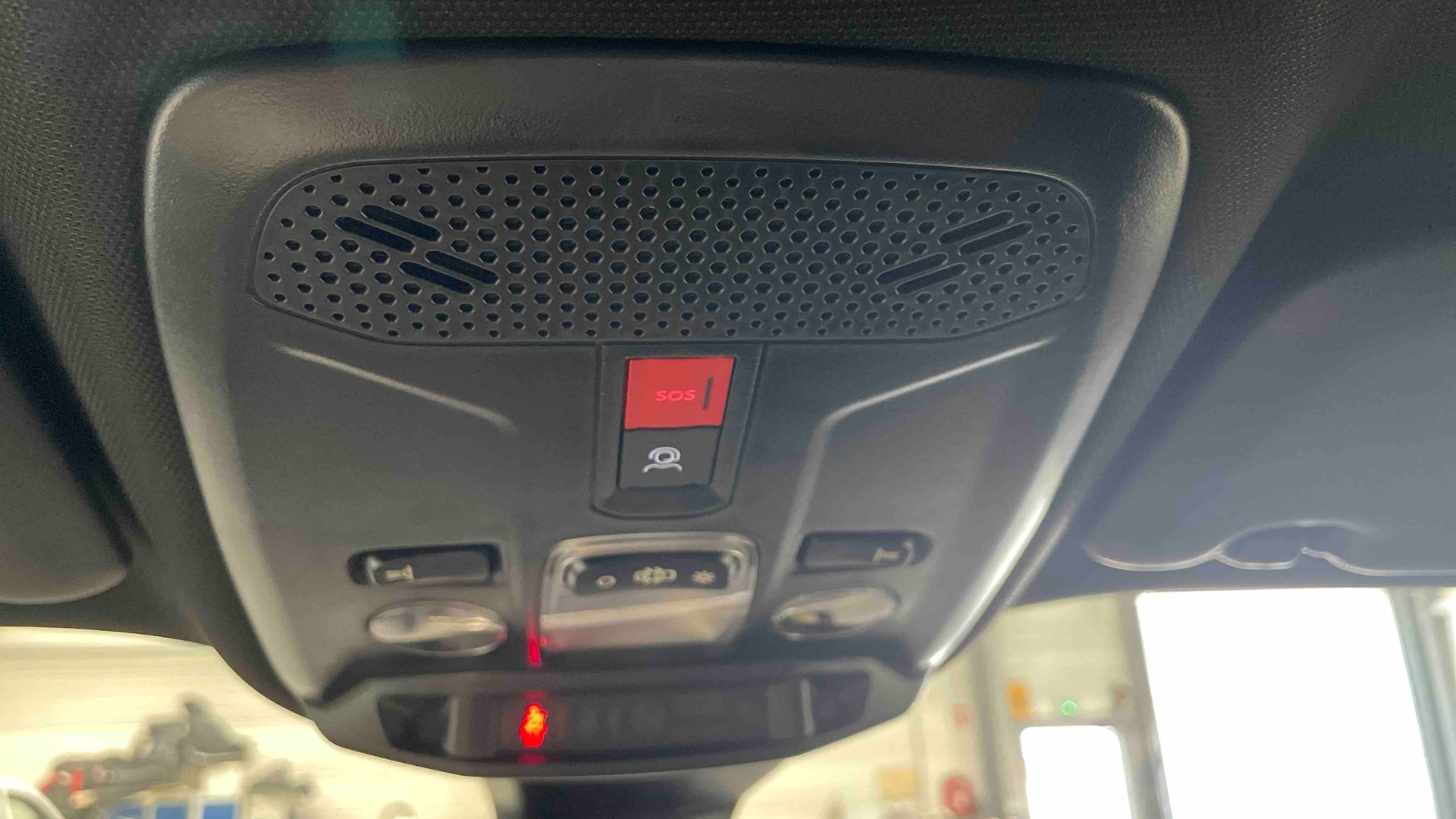 PEUGEOT 2008 Hybrid 145 e-DCS6 Allure
