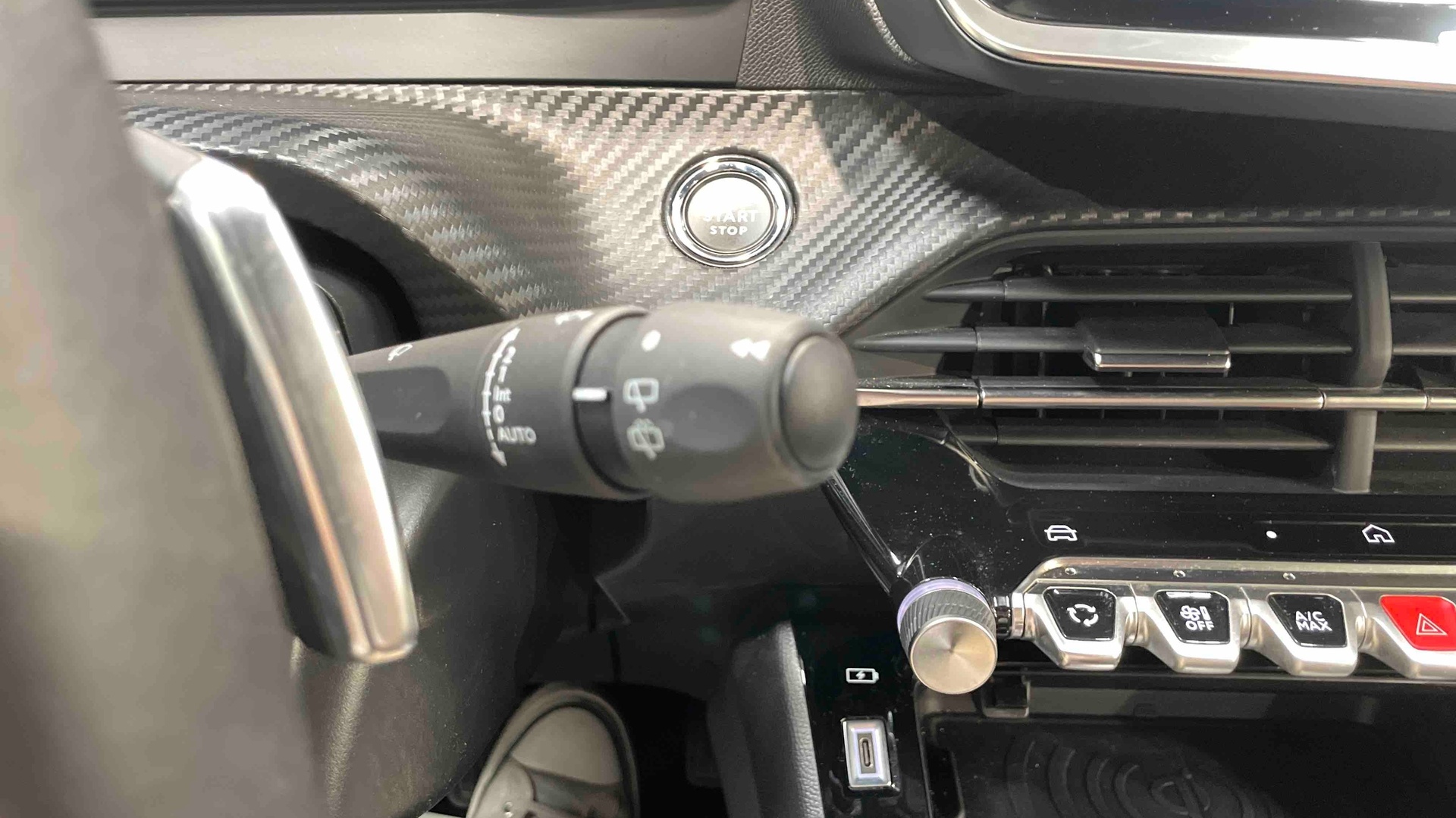 PEUGEOT 2008 Hybrid 145 e-DCS6 Allure