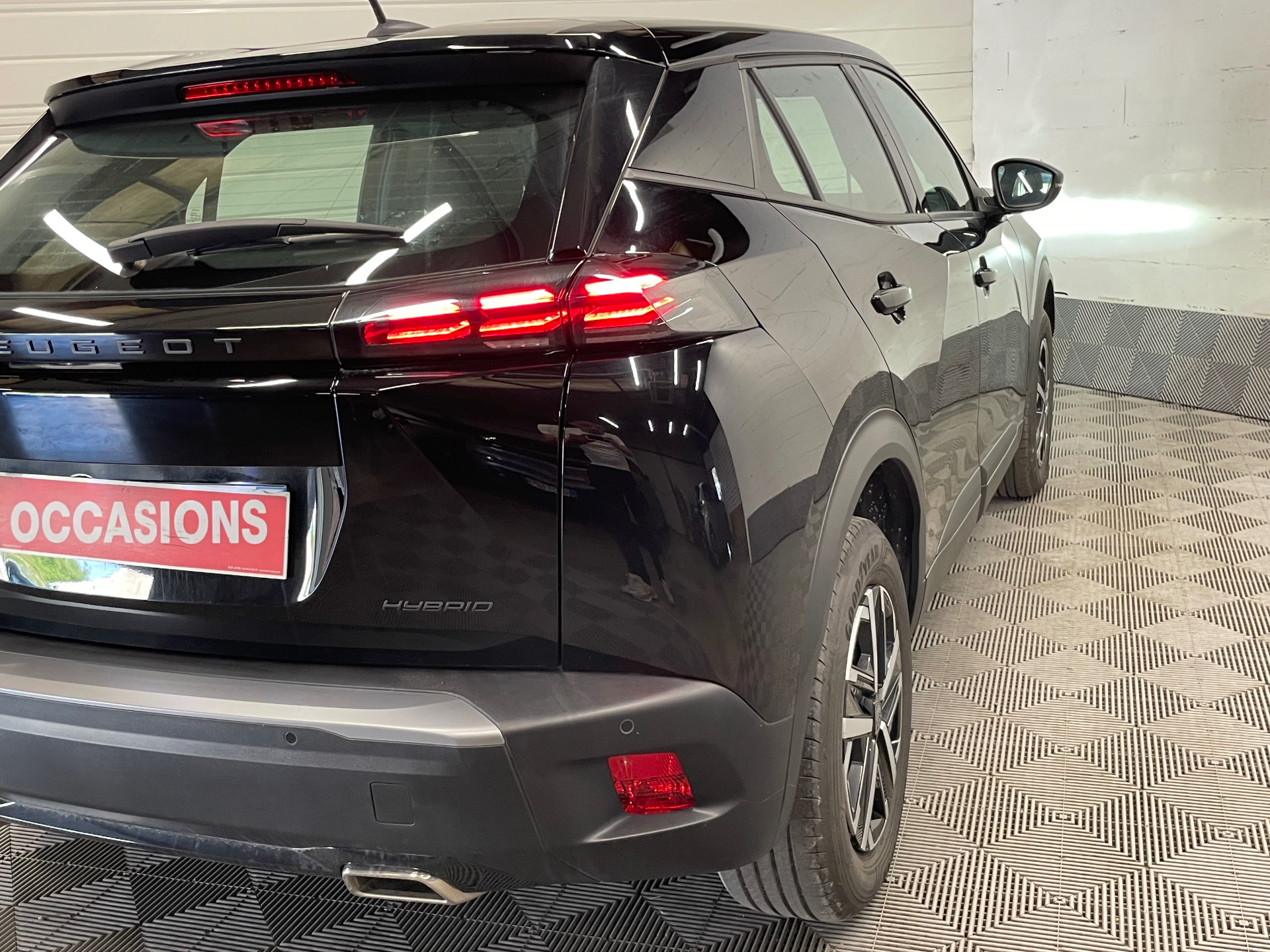 PEUGEOT 2008 Hybrid 145 e-DCS6 Style