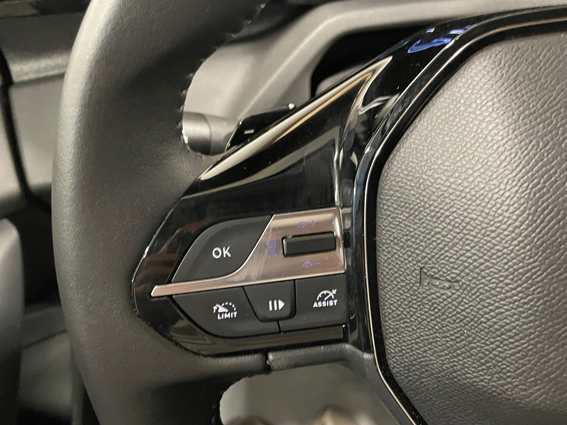 PEUGEOT 308 Hybrid 136 e-DCS6 Allure