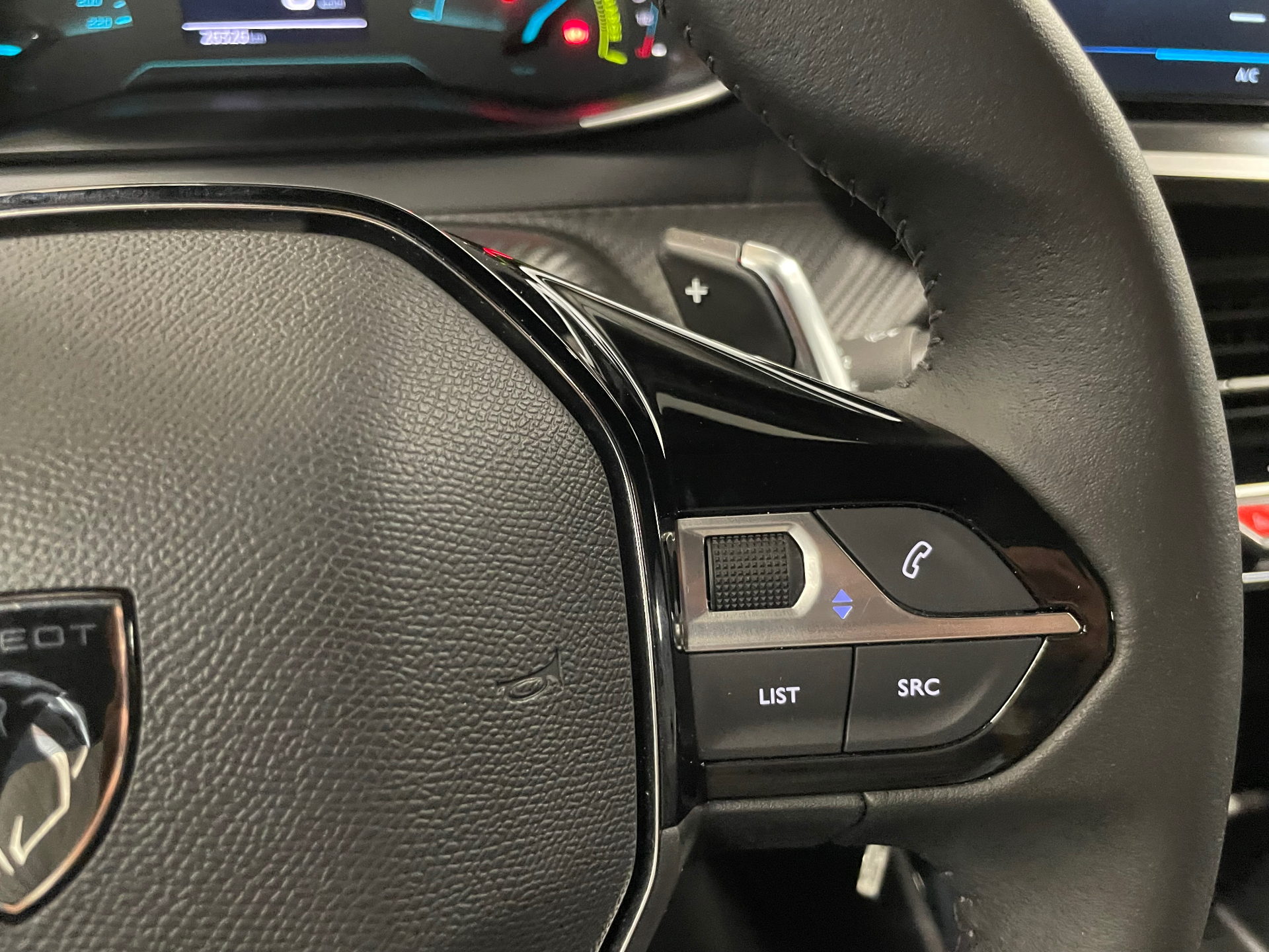 PEUGEOT 2008 Hybrid 145 e-DCS6 Style