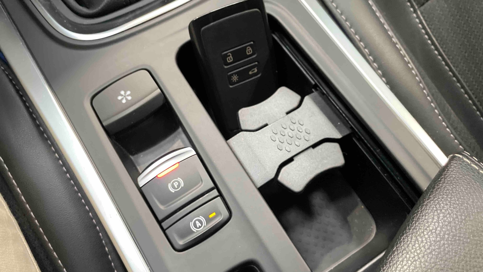 RENAULT MEGANE IV BERLINE TCe 140 EDC Techno