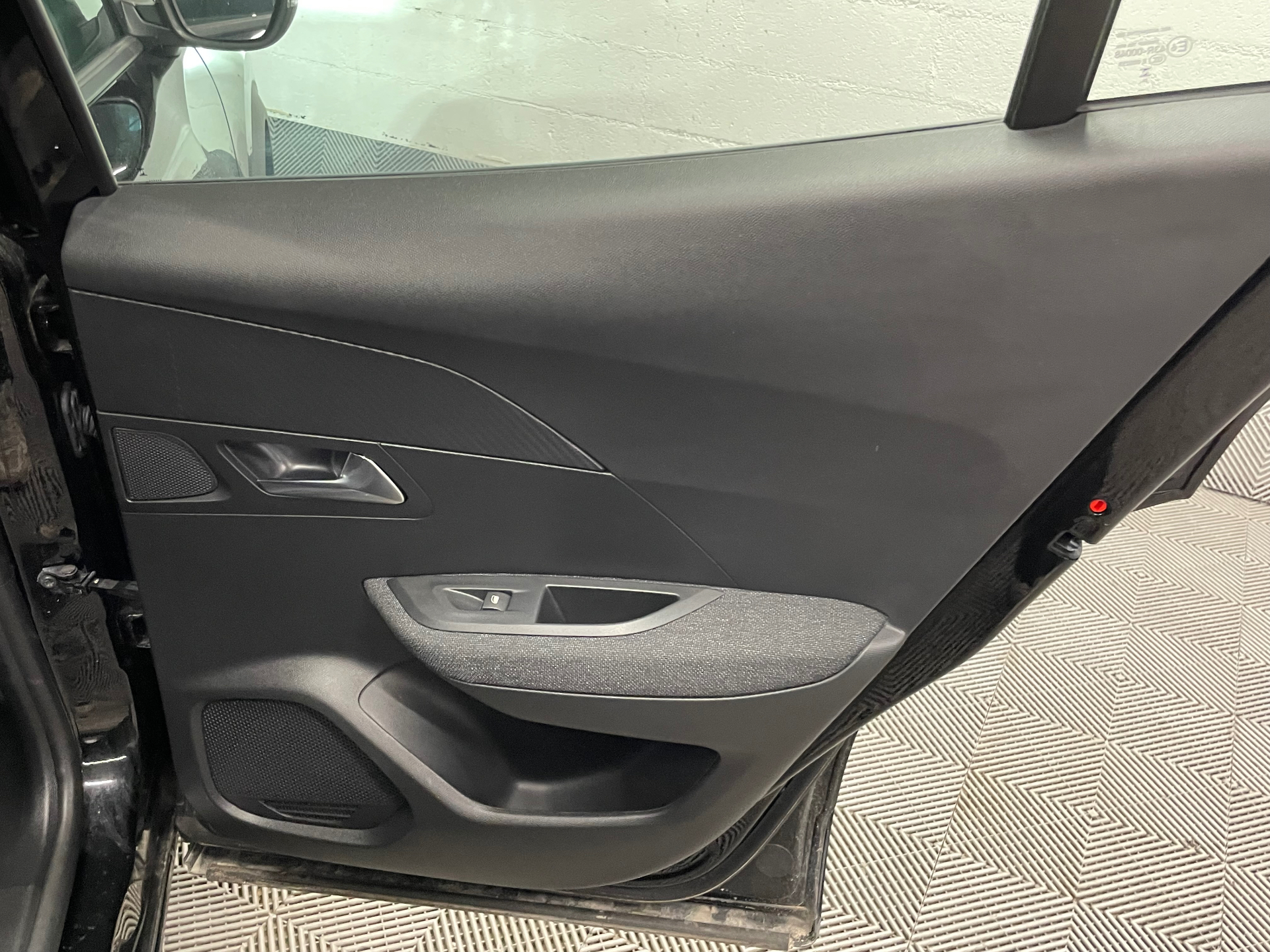 PEUGEOT 2008 Hybrid 145 e-DCS6 Style