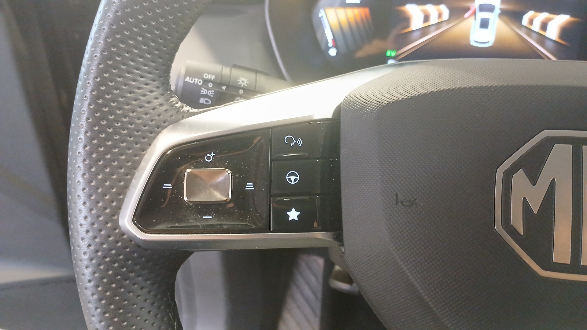 MG ZS 1.5 L Hybrid+ 197 ch Luxury