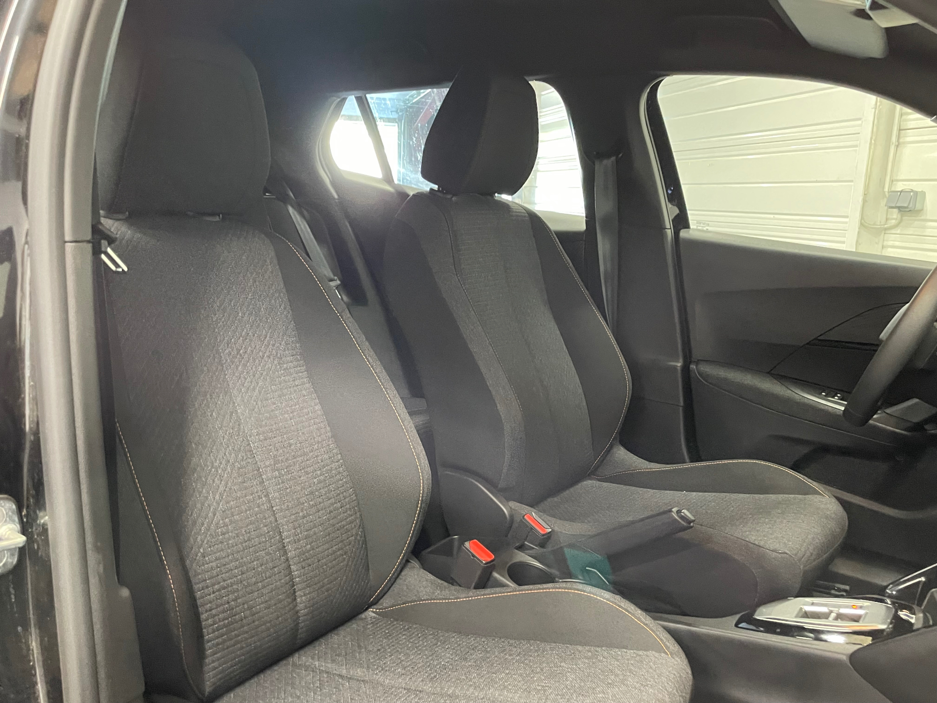 PEUGEOT 2008 Hybrid 145 e-DCS6 Style