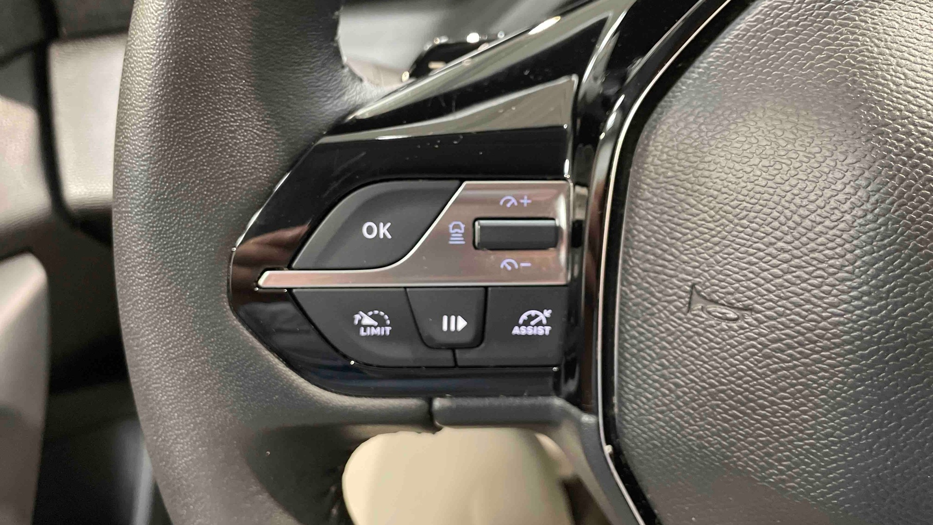 PEUGEOT 308 PHEV 180 e-EAT8 Allure Pack - 5P
