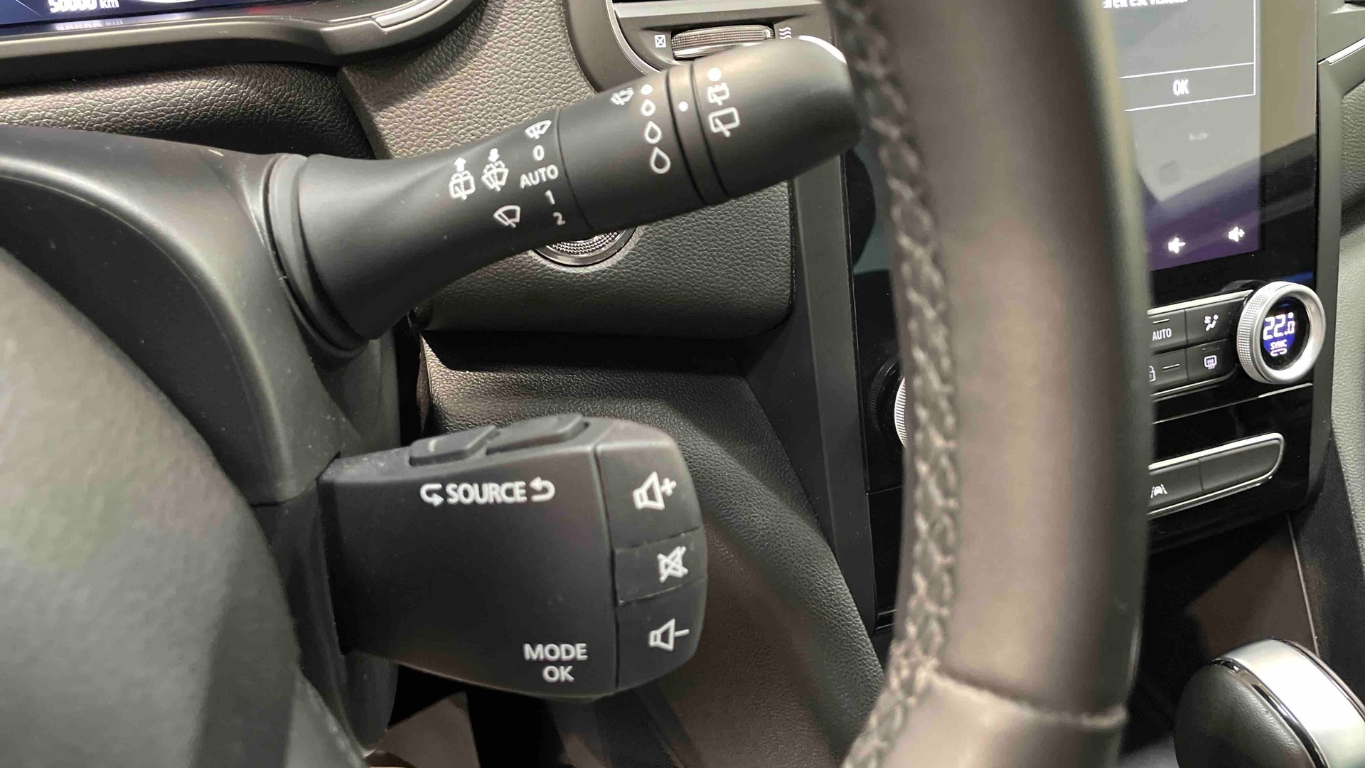 RENAULT MEGANE IV ESTATE TCe 140 EDC Techno