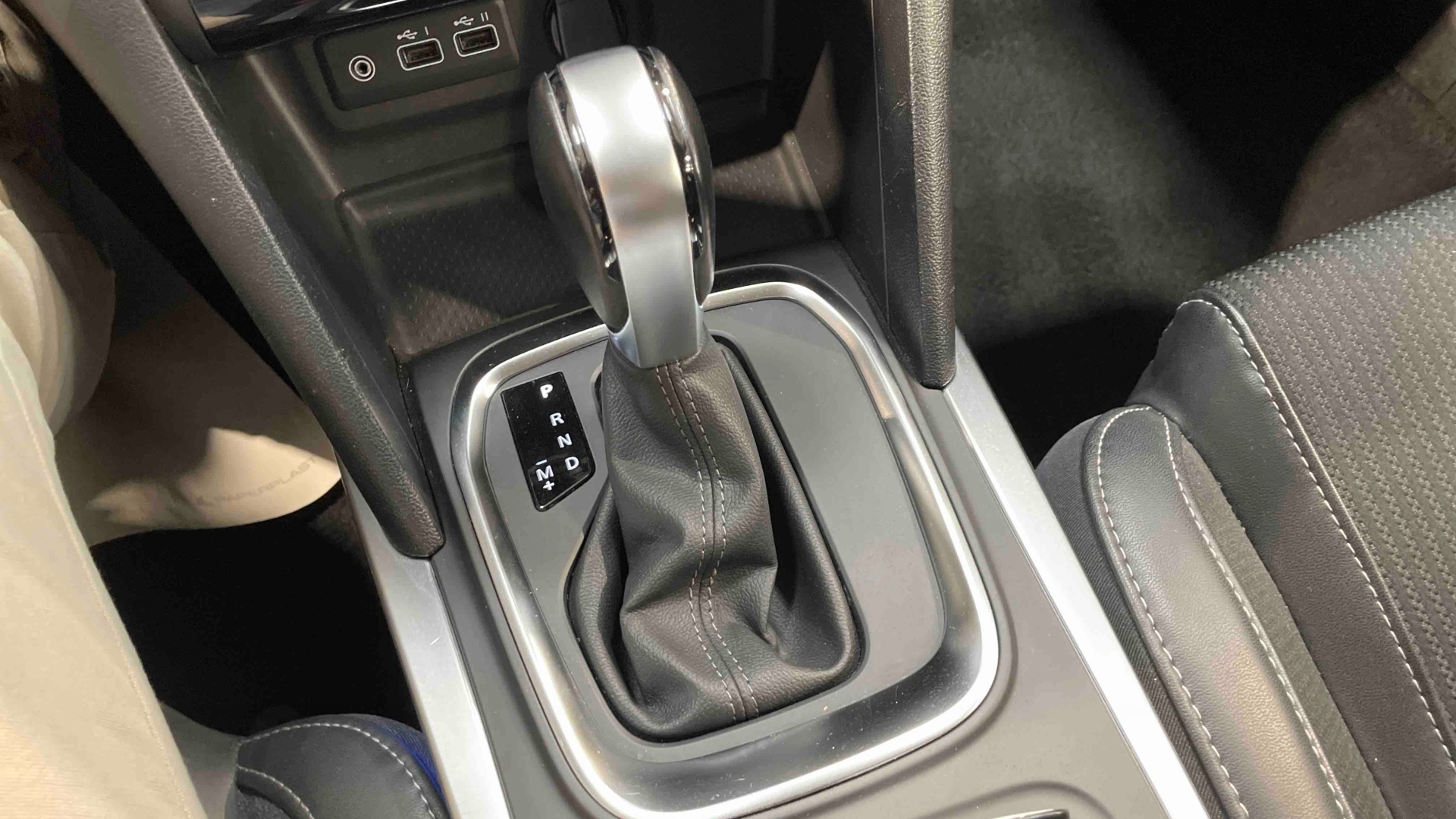 RENAULT MEGANE IV BERLINE TCe 140 EDC Techno